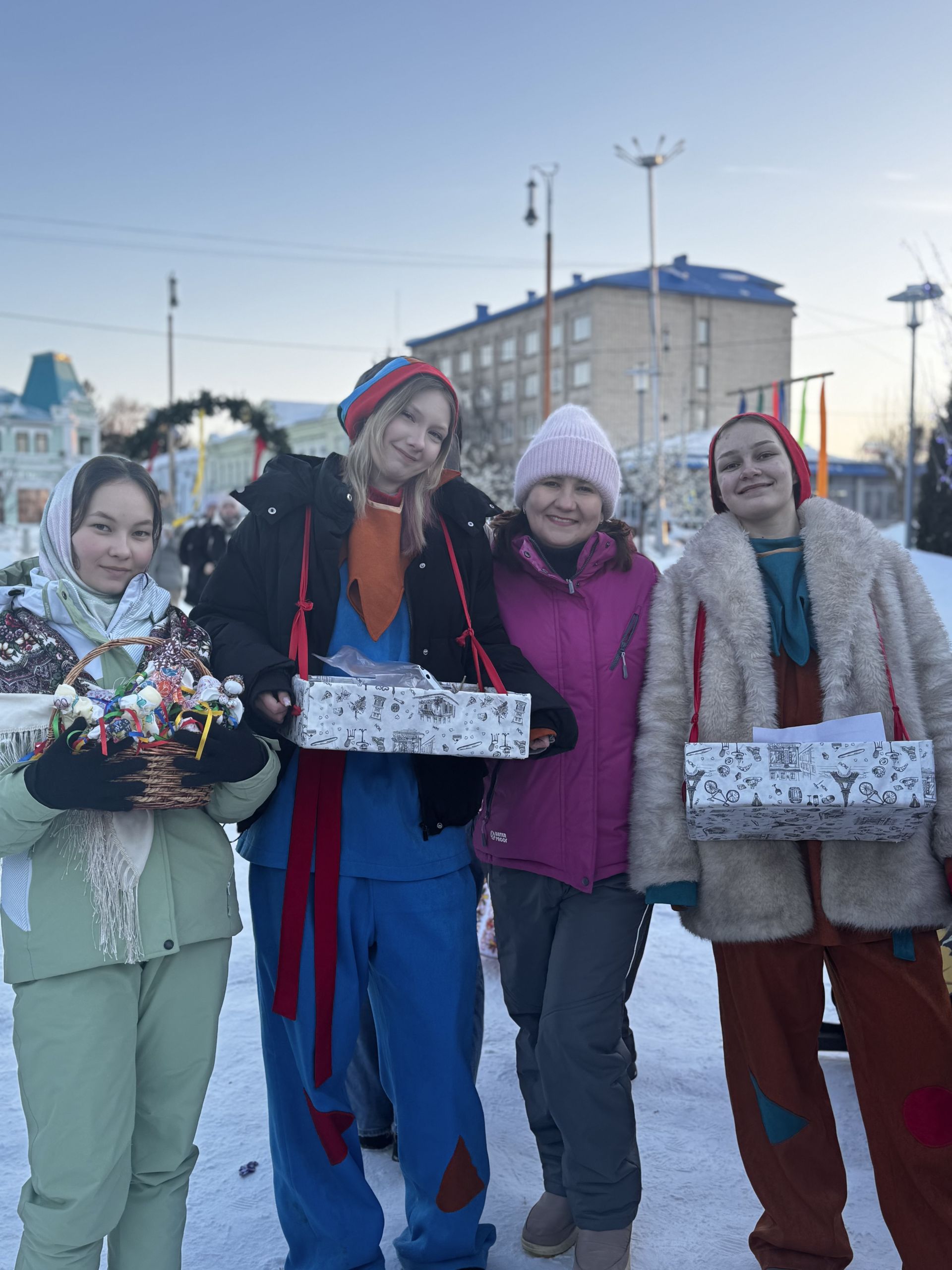 Гонки на лыжах, метание валенка и блины: в Чистополе весело отметили Молодёжную Масленицу