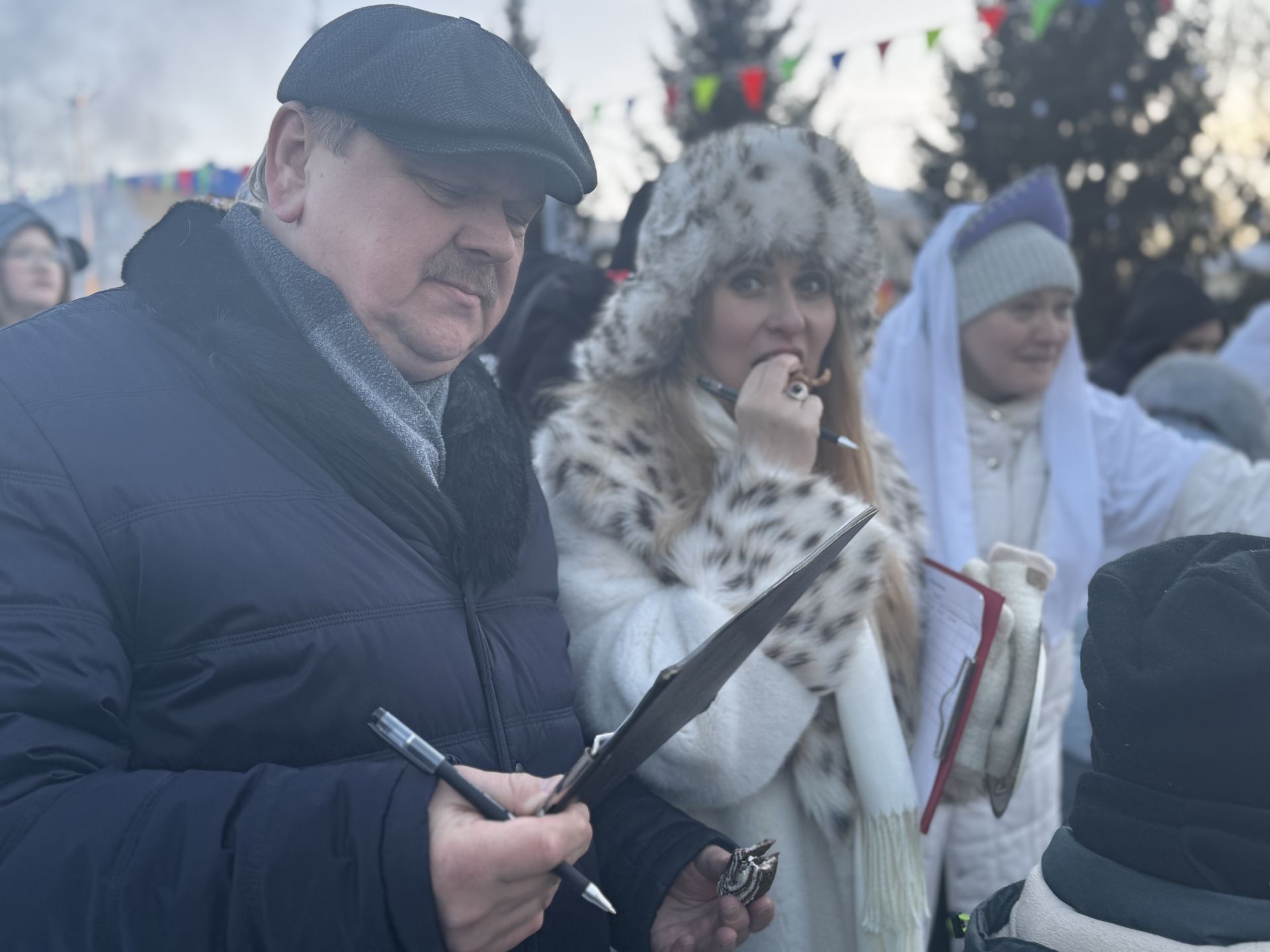 Гонки на лыжах, метание валенка и блины: в Чистополе весело отметили Молодёжную Масленицу