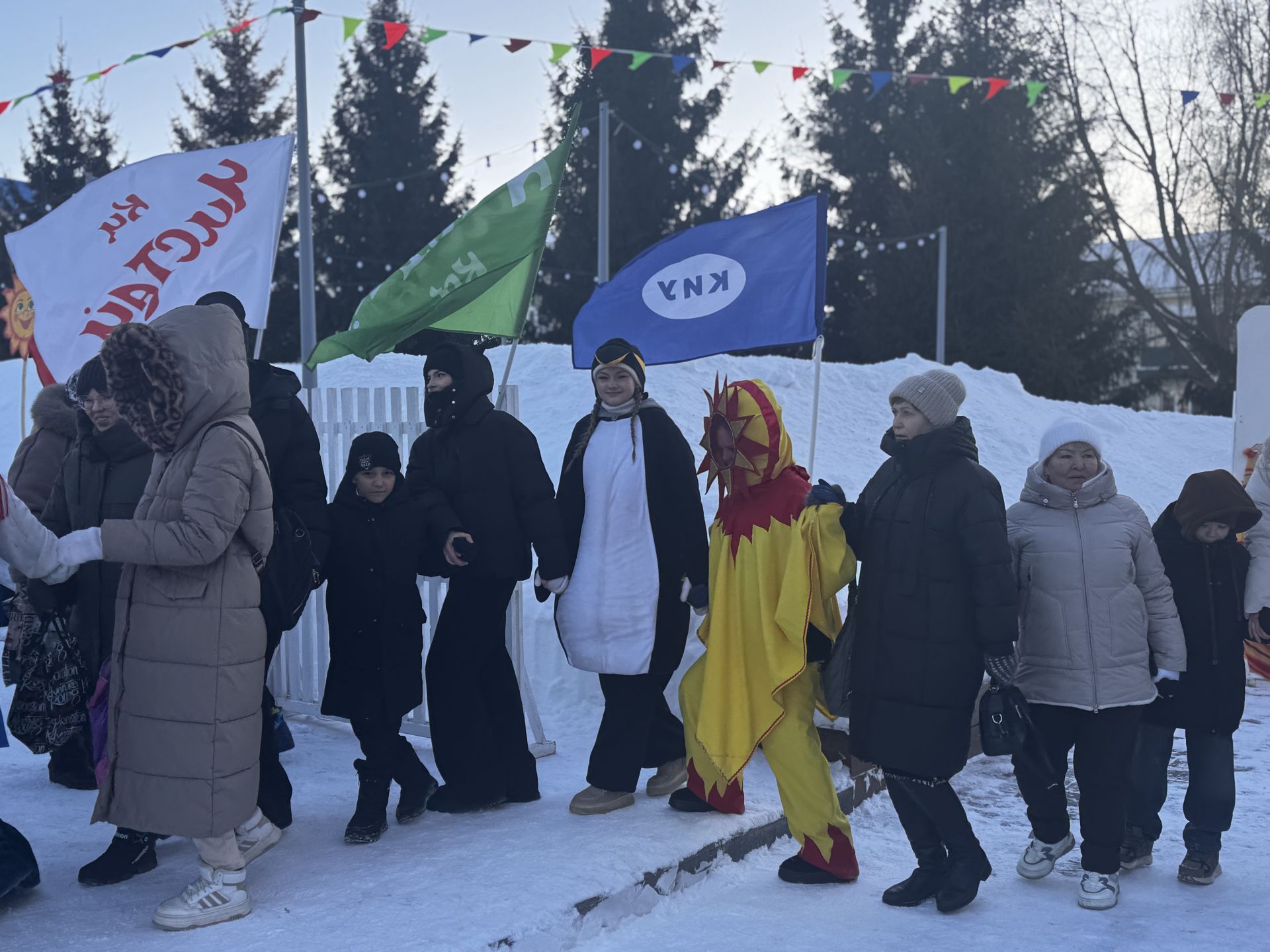 Гонки на лыжах, метание валенка и блины: в Чистополе весело отметили Молодёжную Масленицу