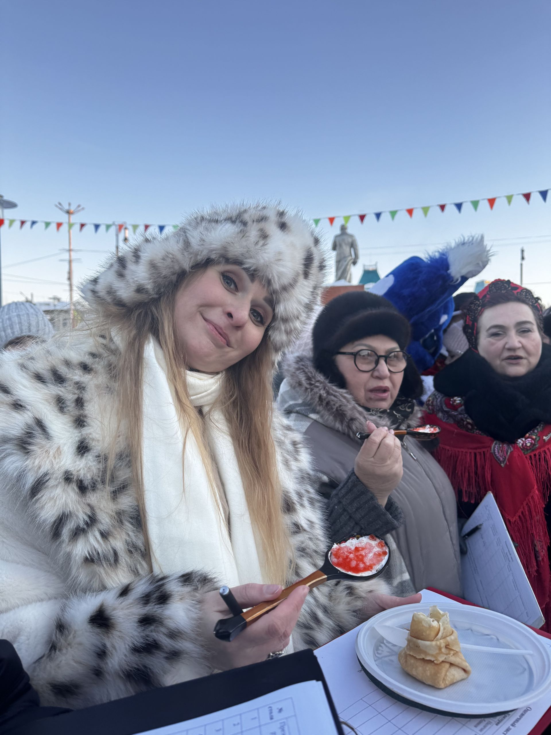 Гонки на лыжах, метание валенка и блины: в Чистополе весело отметили Молодёжную Масленицу