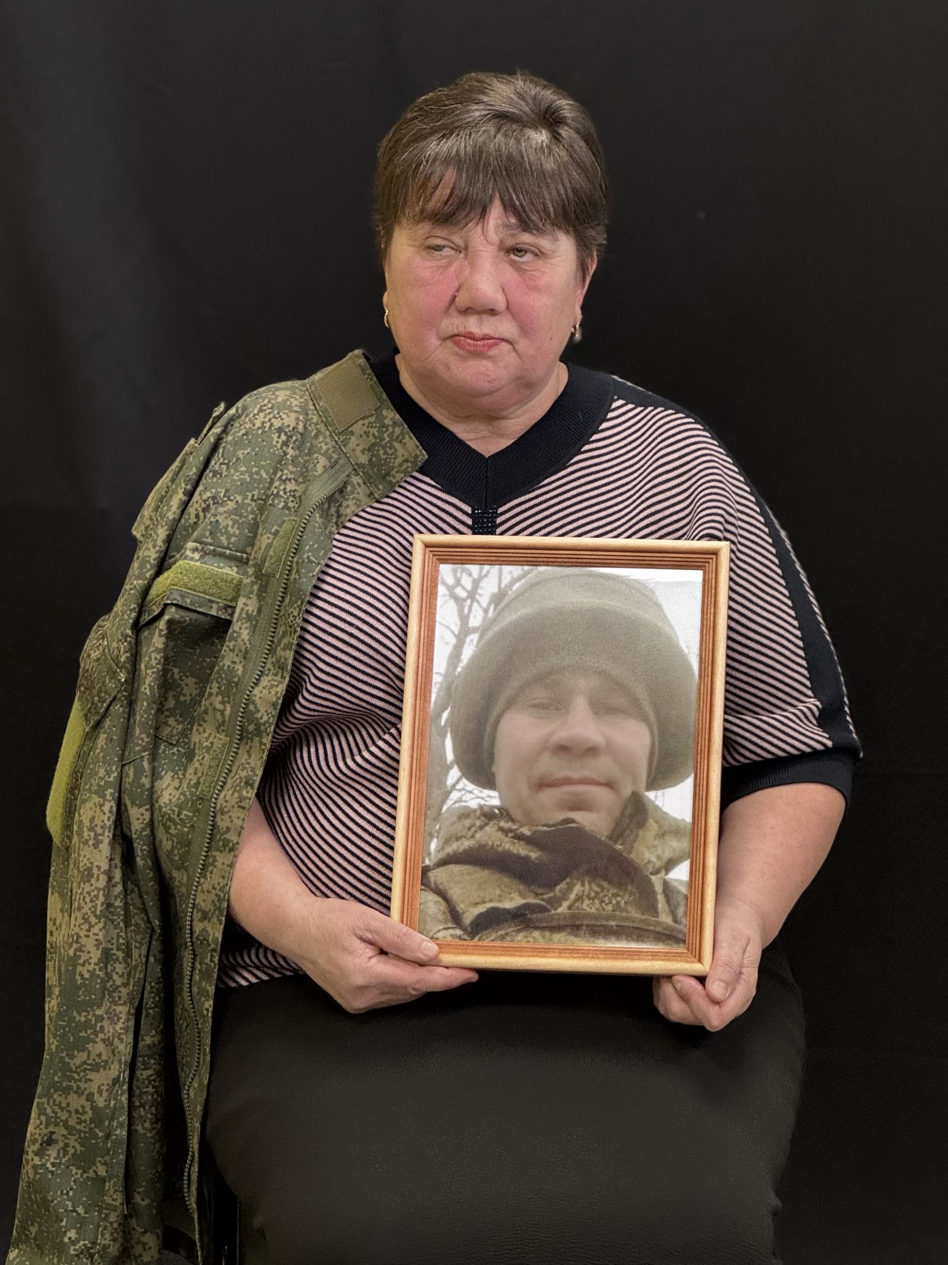 Китель героя: в Чистополе состоялась особенная фотосессия для семей участников СВО