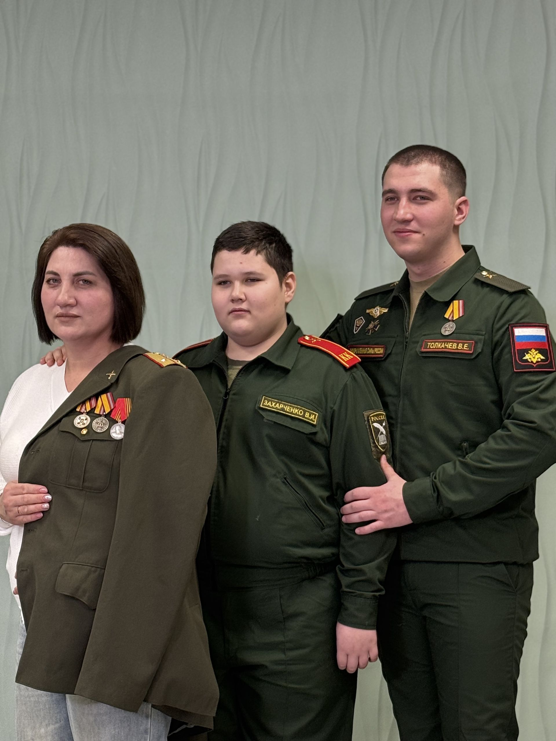 Китель героя: в Чистополе состоялась особенная фотосессия для семей участников СВО