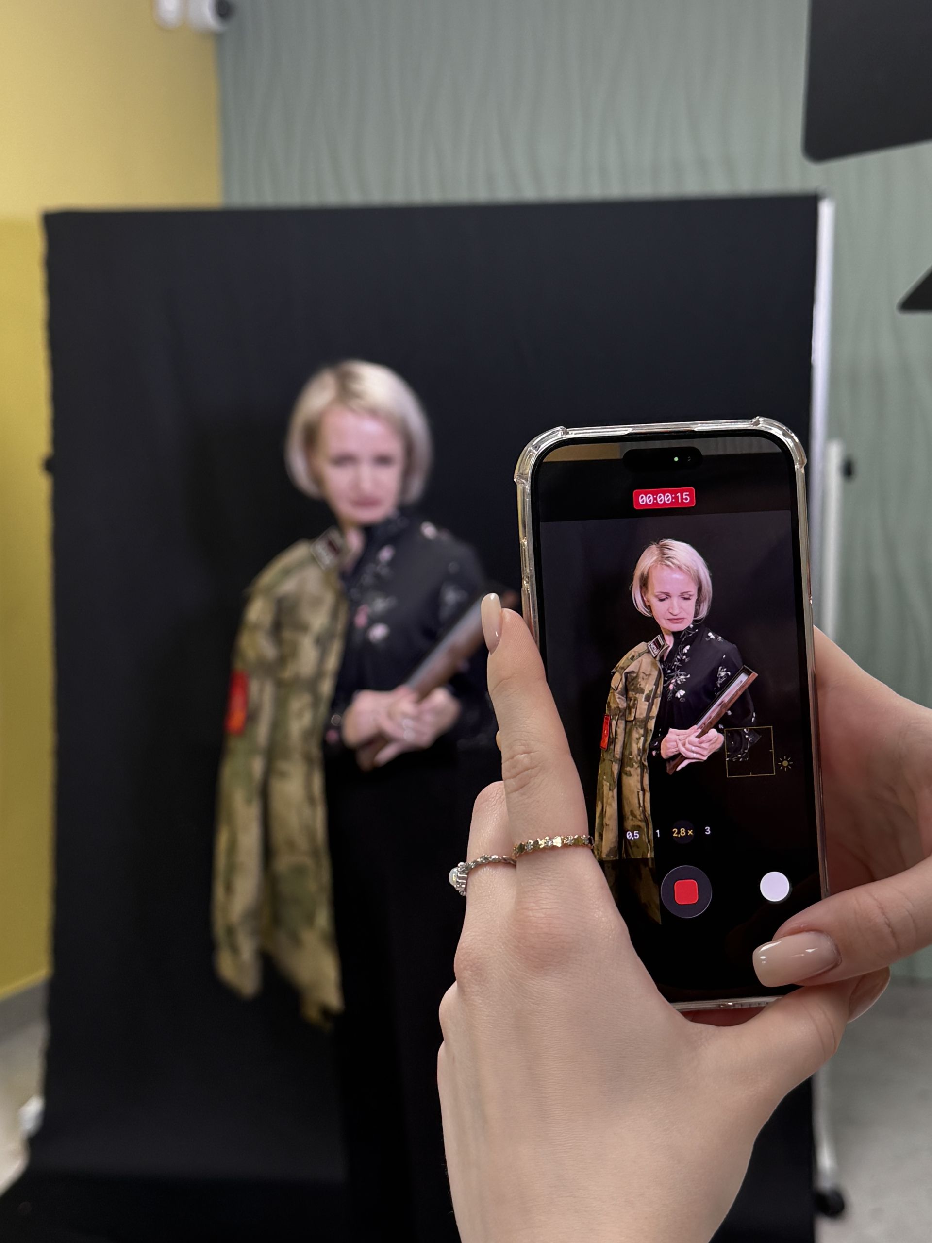 Китель героя: в Чистополе состоялась особенная фотосессия для семей участников СВО