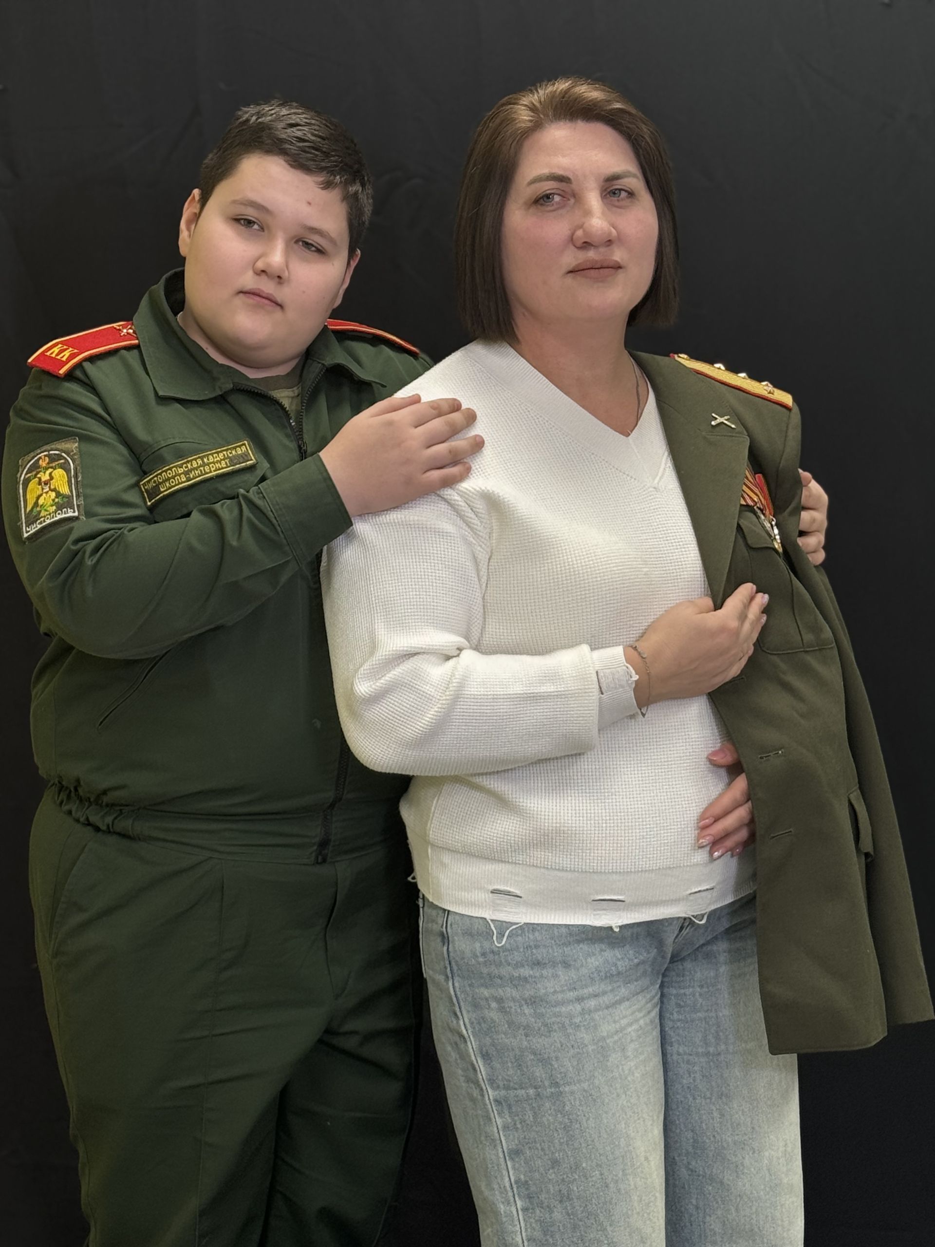 Китель героя: в Чистополе состоялась особенная фотосессия для семей участников СВО