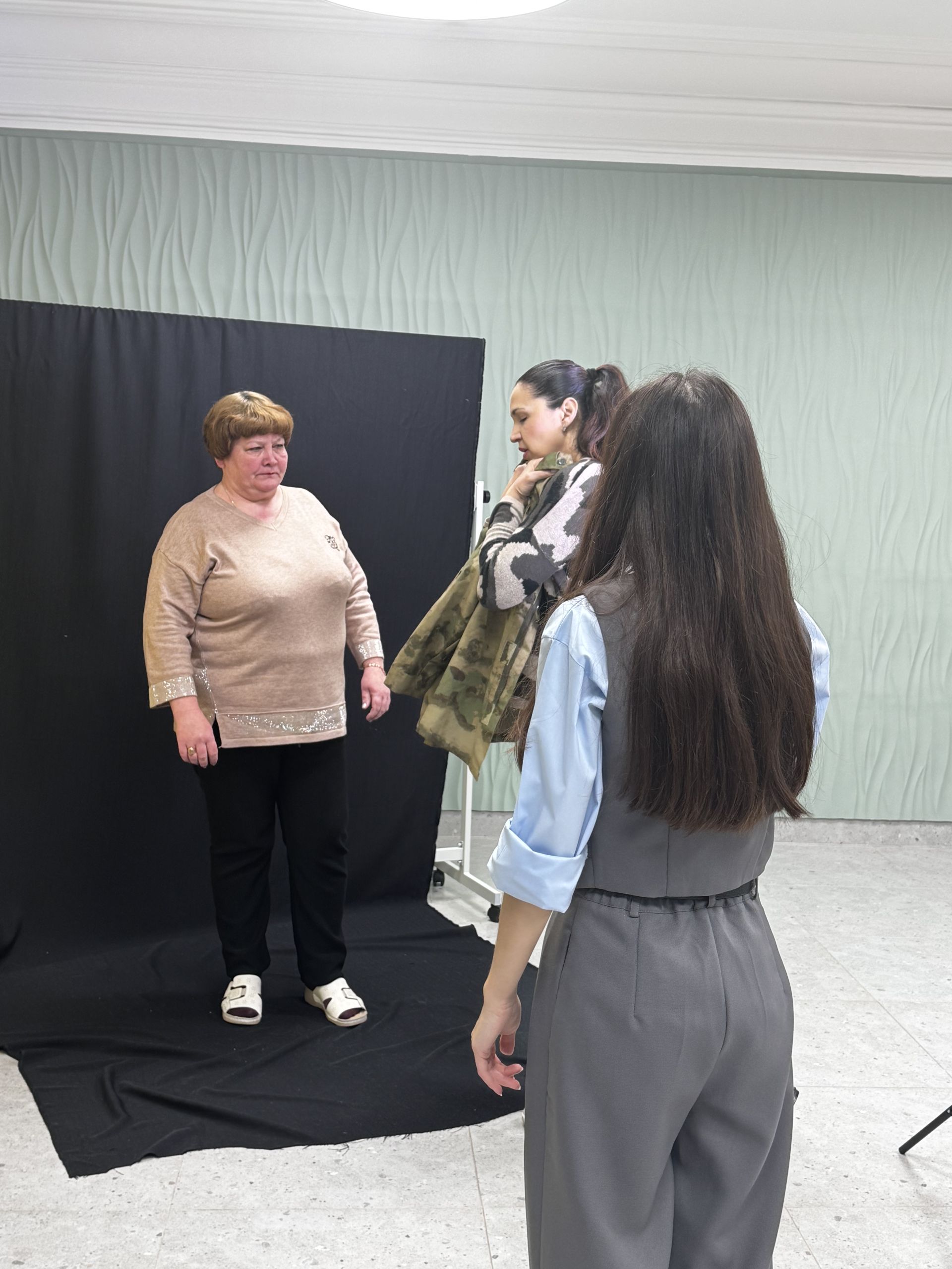 Китель героя: в Чистополе состоялась особенная фотосессия для семей участников СВО