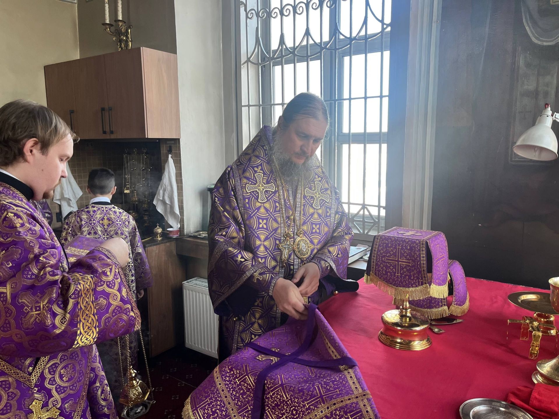 Епископ Пахомий совершил Литургию Преждеосвященных Даров в праздник Обретения главы Иоанна Предтечи