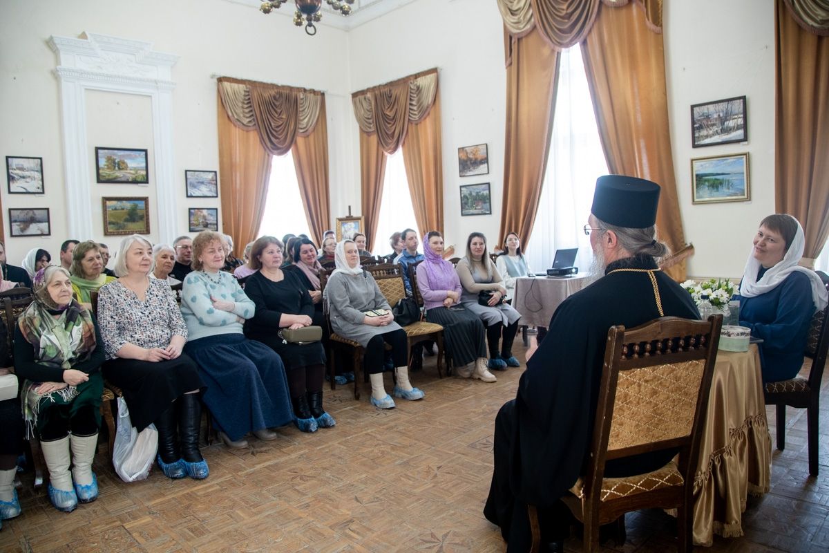 Епископ Пахомий рассказал чистопольцам о Троице-Сергиевой лавре
