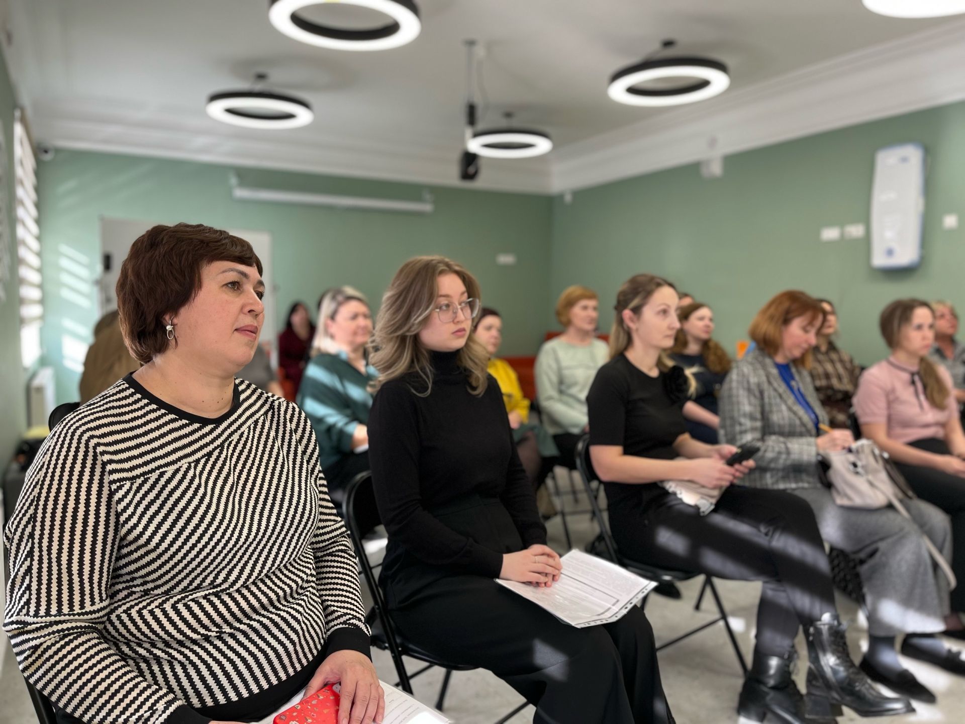 В центре «Статус» обсудили профилактику суицидального поведения среди подростков