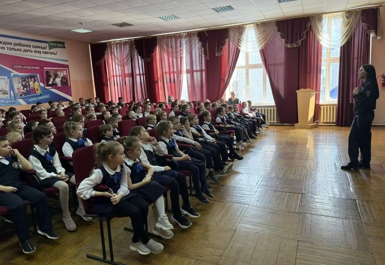 Сотрудники полиции провели уроки безопасности для чистопольских школьников