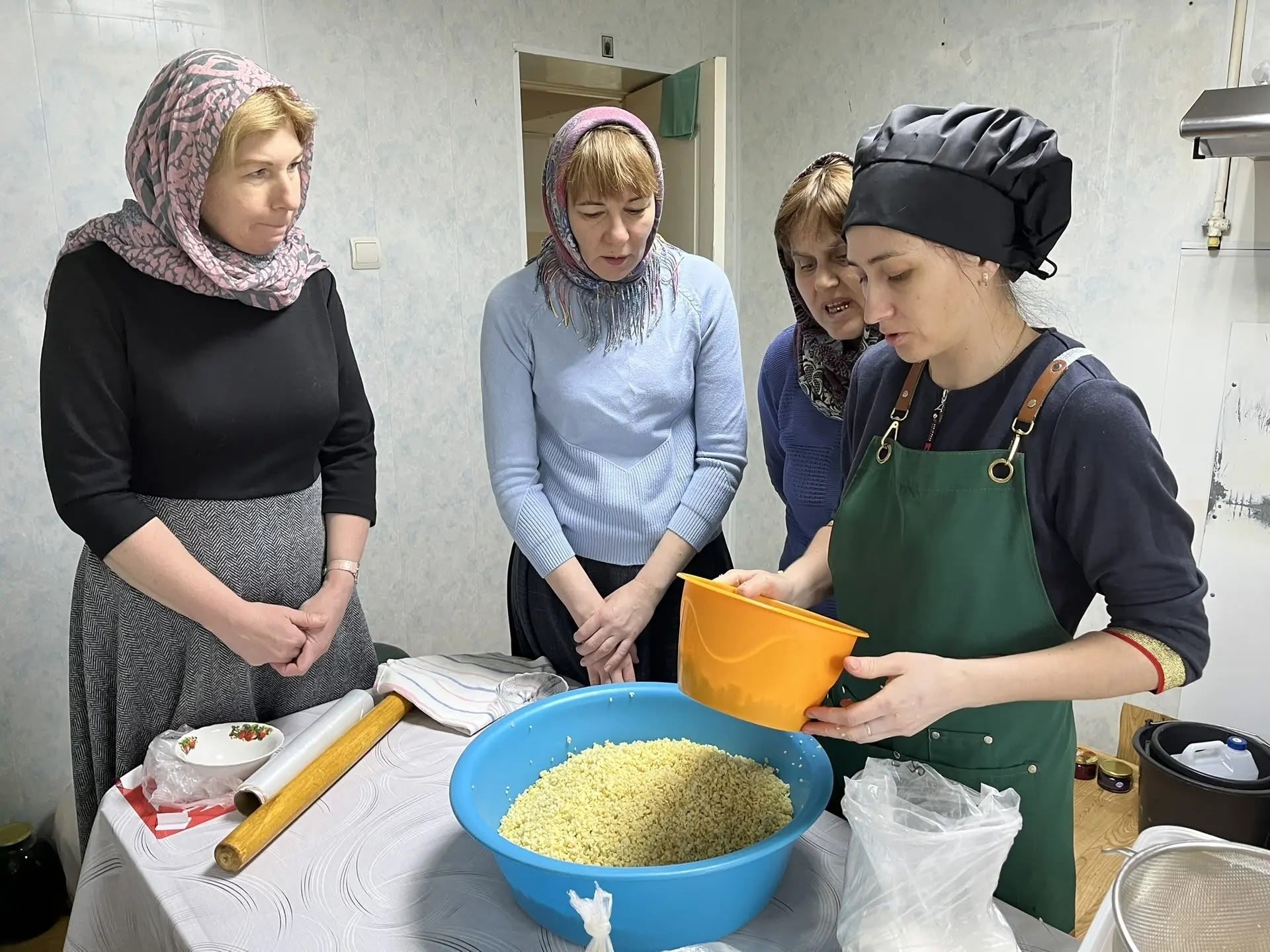 На приходе Казанского храма испекли коливо и крестики