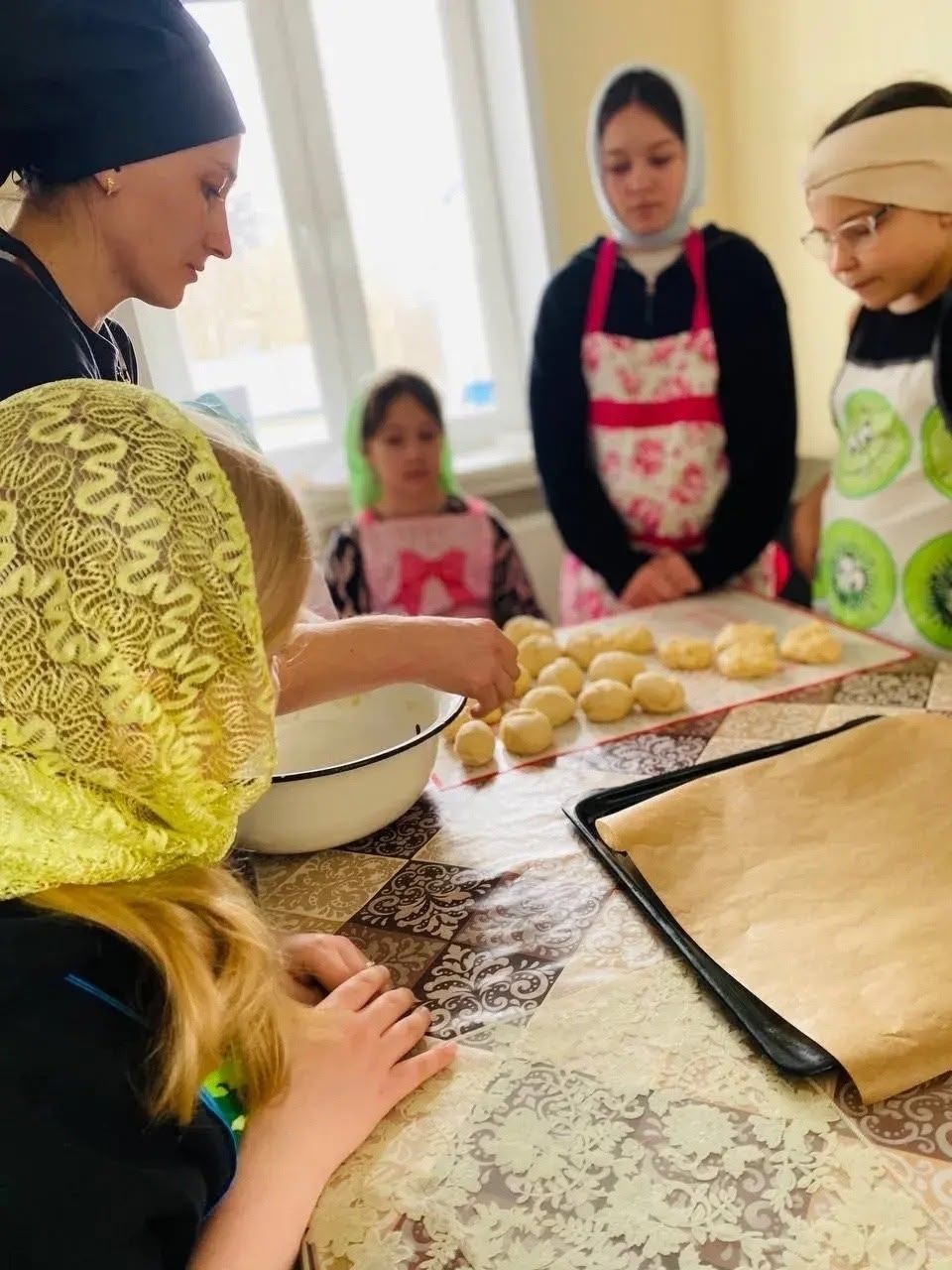На приходе Казанского храма испекли коливо и крестики