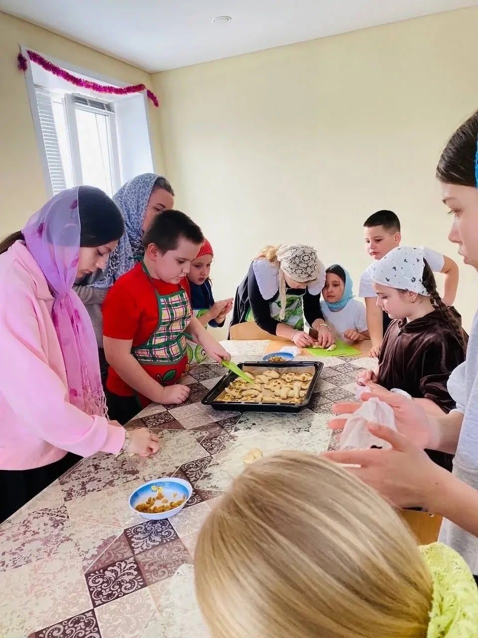 На приходе Казанского храма испекли коливо и крестики