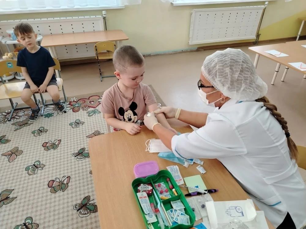 Юные чистопольцы примерили роль лаборантов