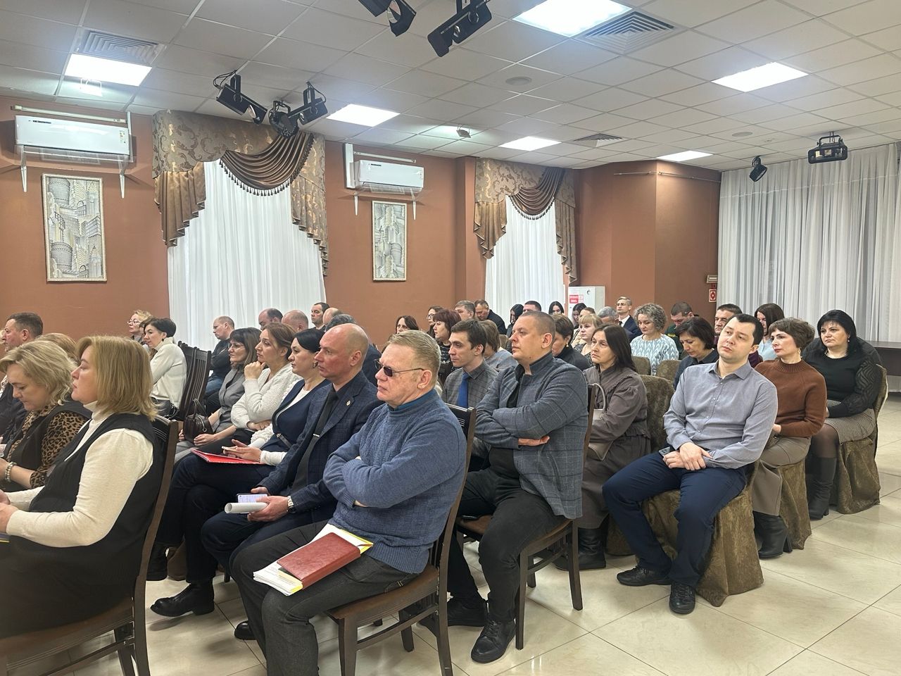 Кадры для медицины, структура посевов и снег: о чем говорили на совещании в чистопольском муниципалитете