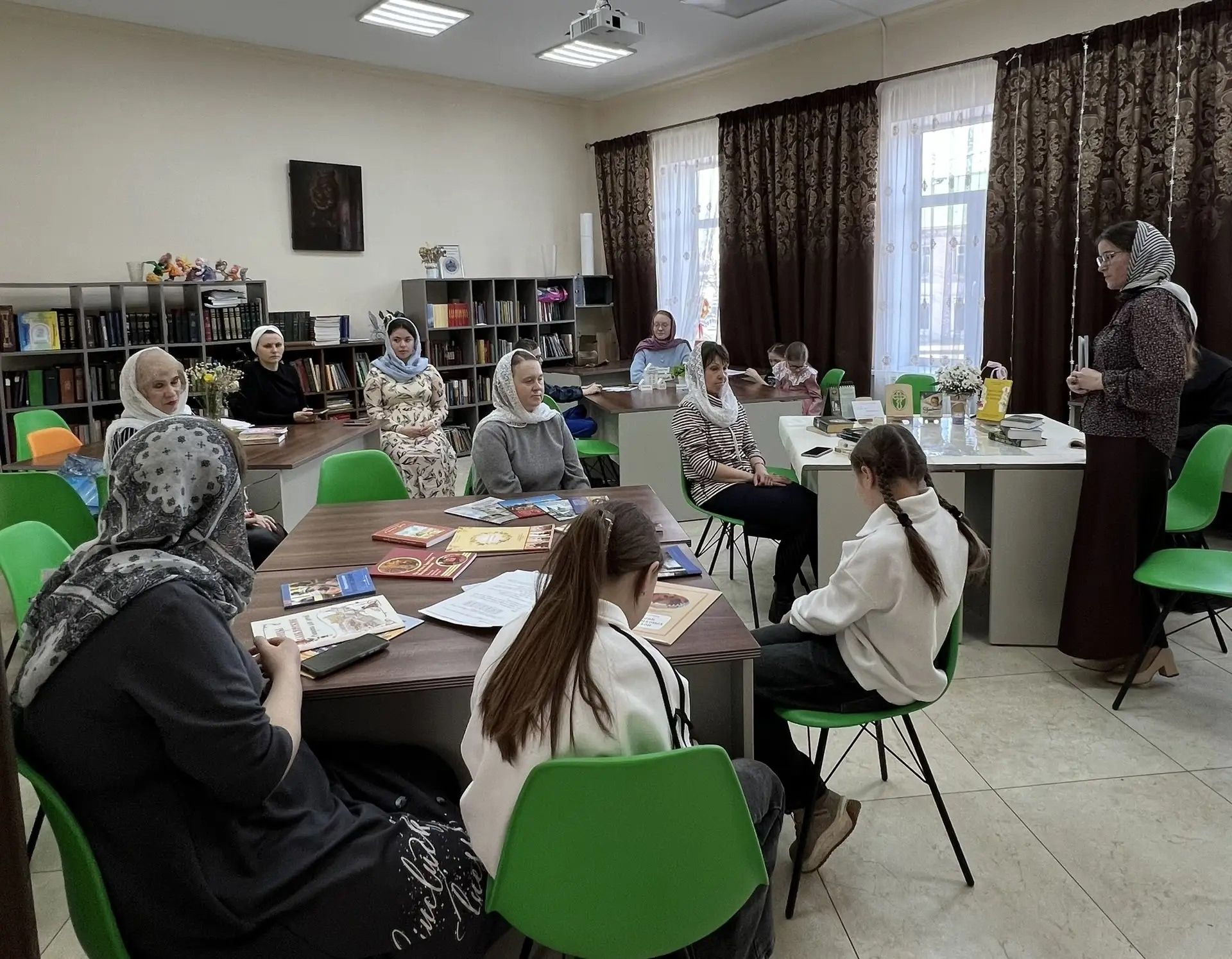 В Никольской воскресной школе прошла познавательная встреча «Планета книг»