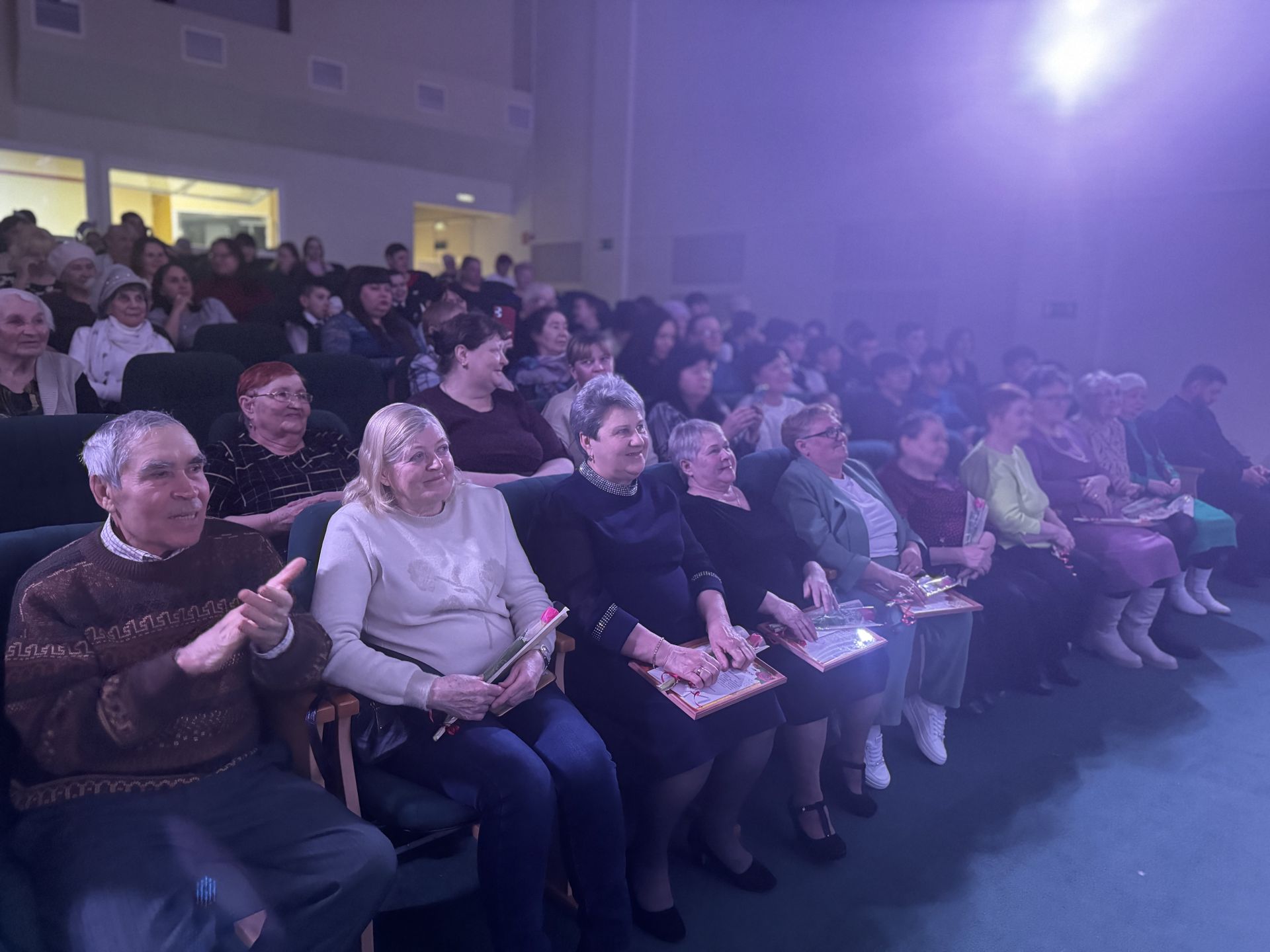 «Тонкие струны души»: в Чистополе отметили Международный женский день