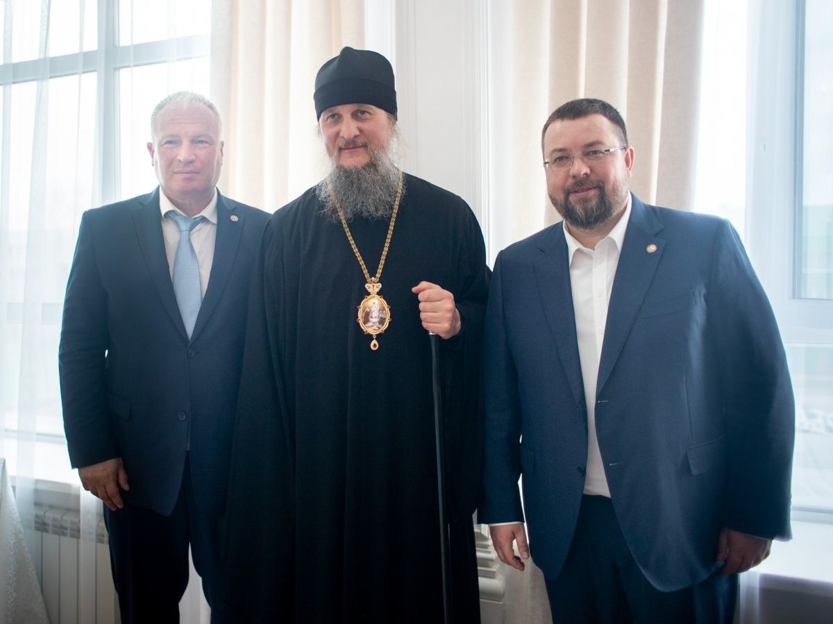 Глава Чистопольского района Дмитрий Иванов принял участие в пасхальном обеде в Алексеевском