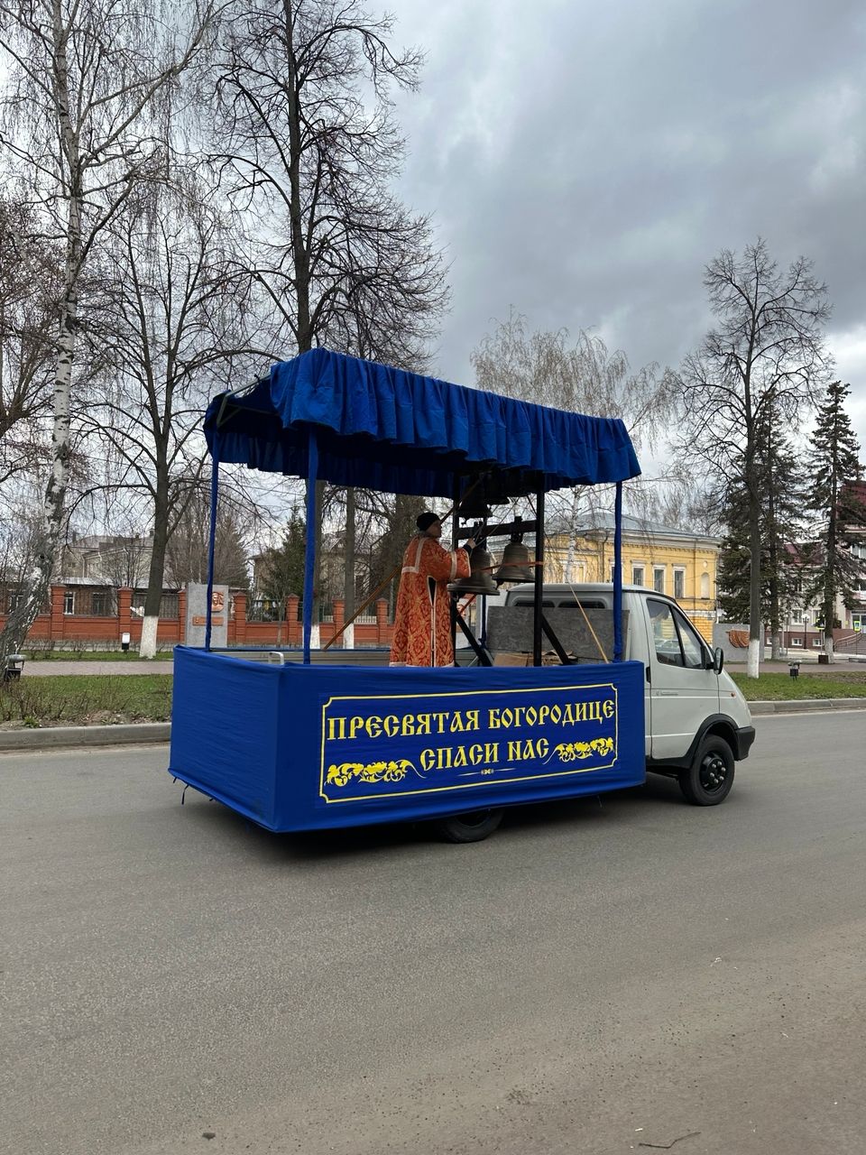 Крестный ход под звон колоколов прошёл по центральной улице Чистополя