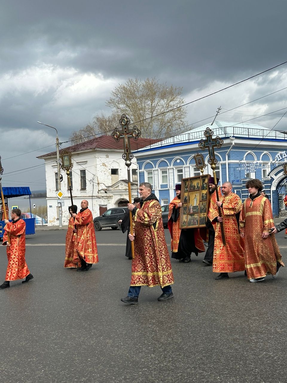 Крестный ход под звон колоколов прошёл по центральной улице Чистополя