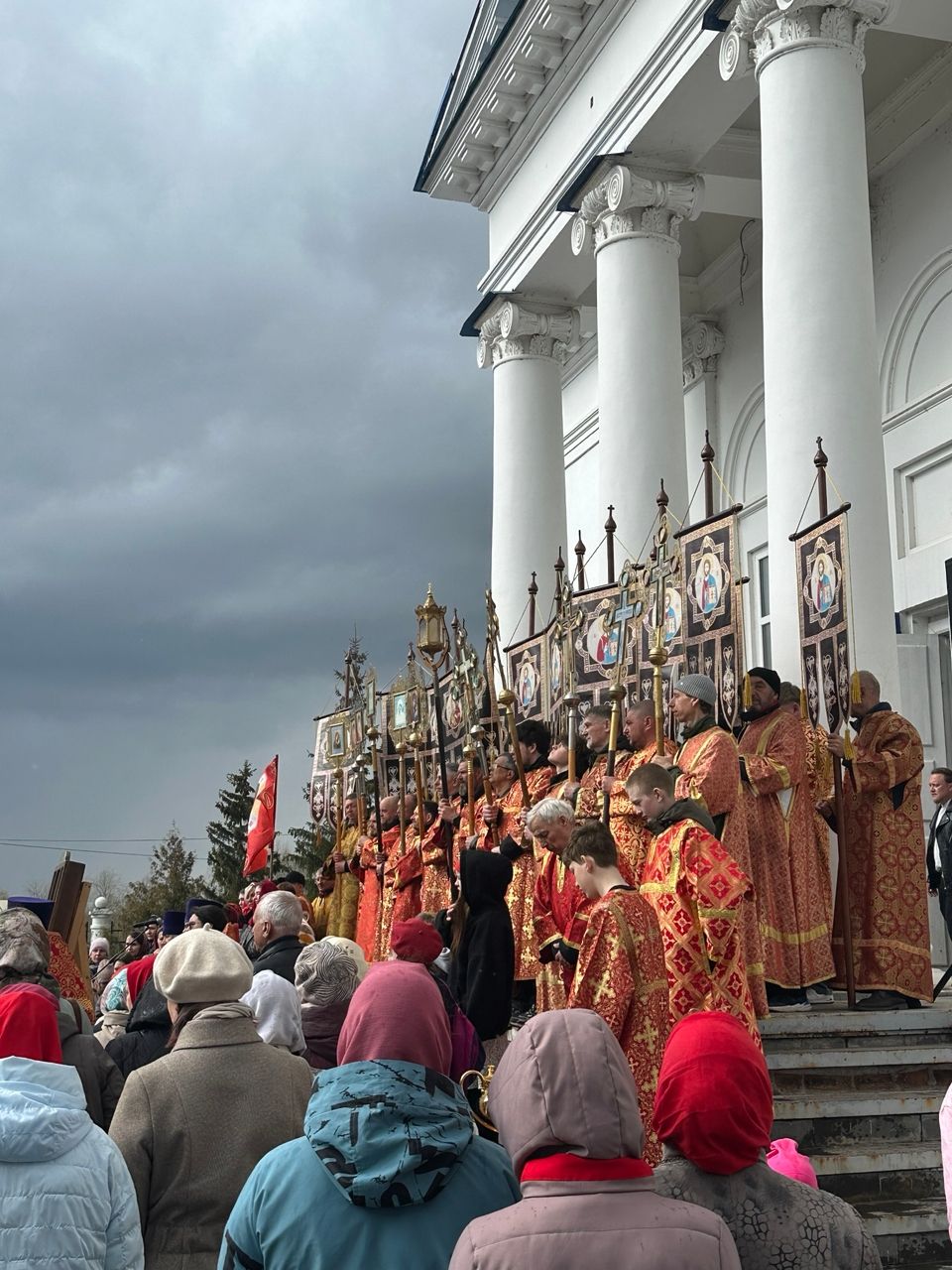 Крестный ход под звон колоколов прошёл по центральной улице Чистополя