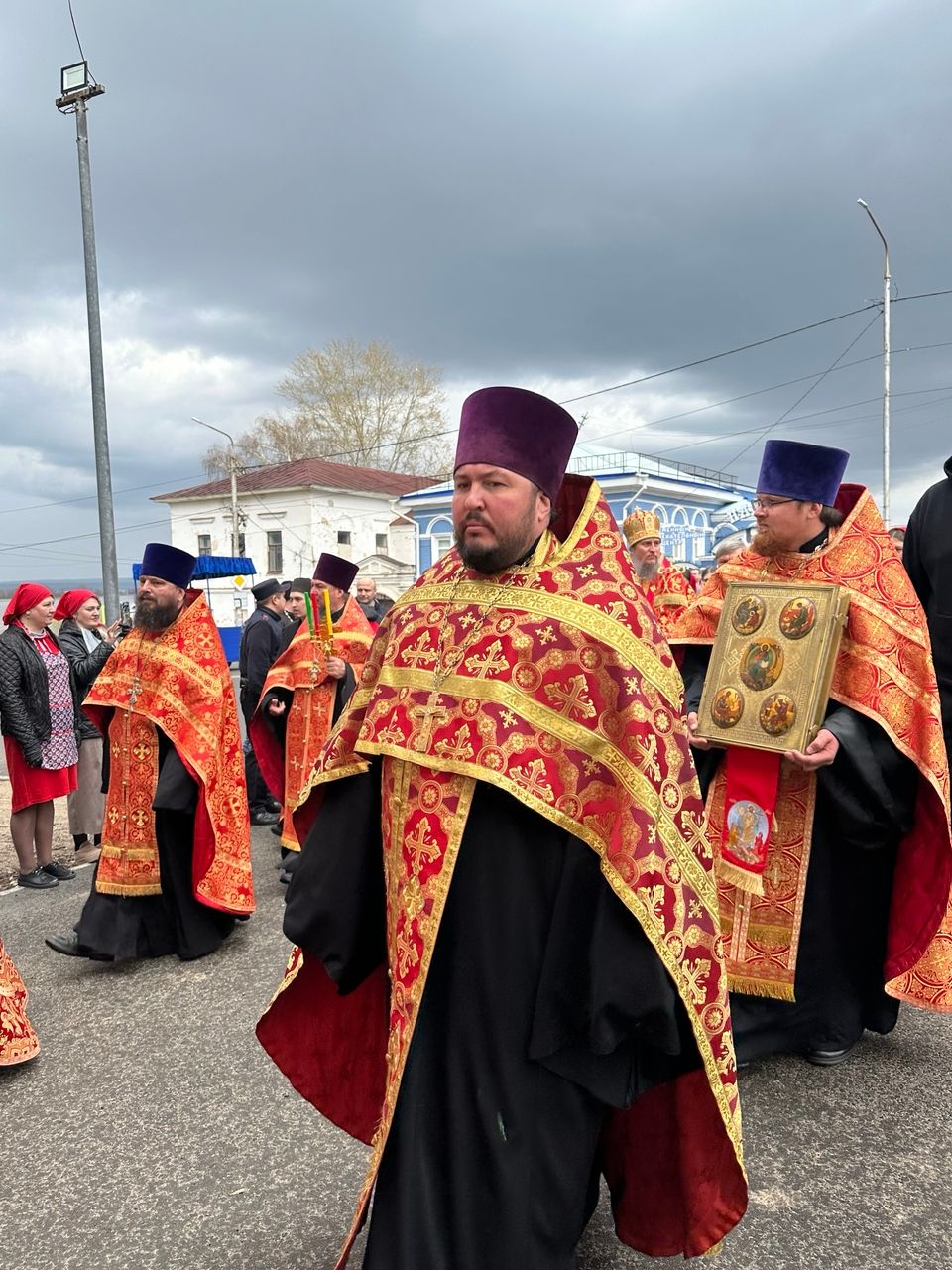 Крестный ход под звон колоколов прошёл по центральной улице Чистополя