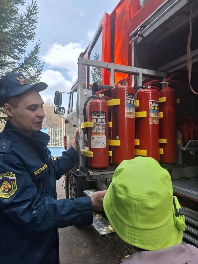 Дети с ограниченными возможностями здоровья побывали на экскурсии в пожарной части Чистополя