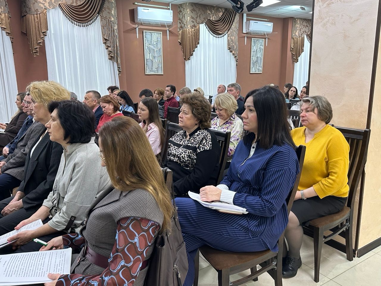 Самовыгул собак, детский травматизм и пожарная безопасность: Эдуард Хасанов потребовал решений