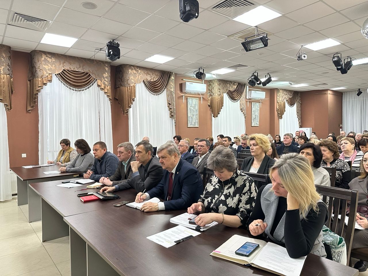 Самовыгул собак, детский травматизм и пожарная безопасность: Эдуард Хасанов потребовал решений