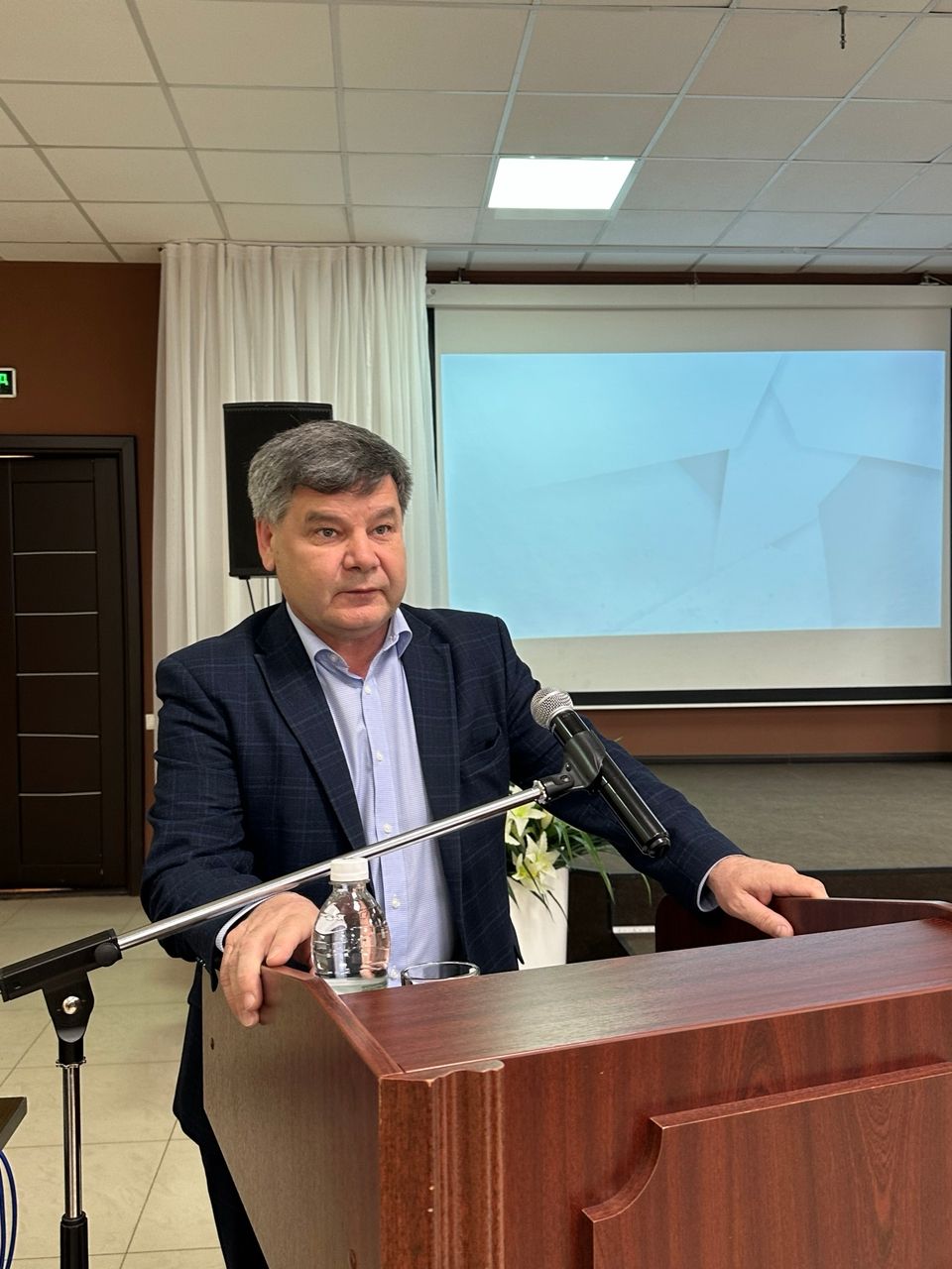 Самовыгул собак, детский травматизм и пожарная безопасность: Эдуард Хасанов потребовал решений