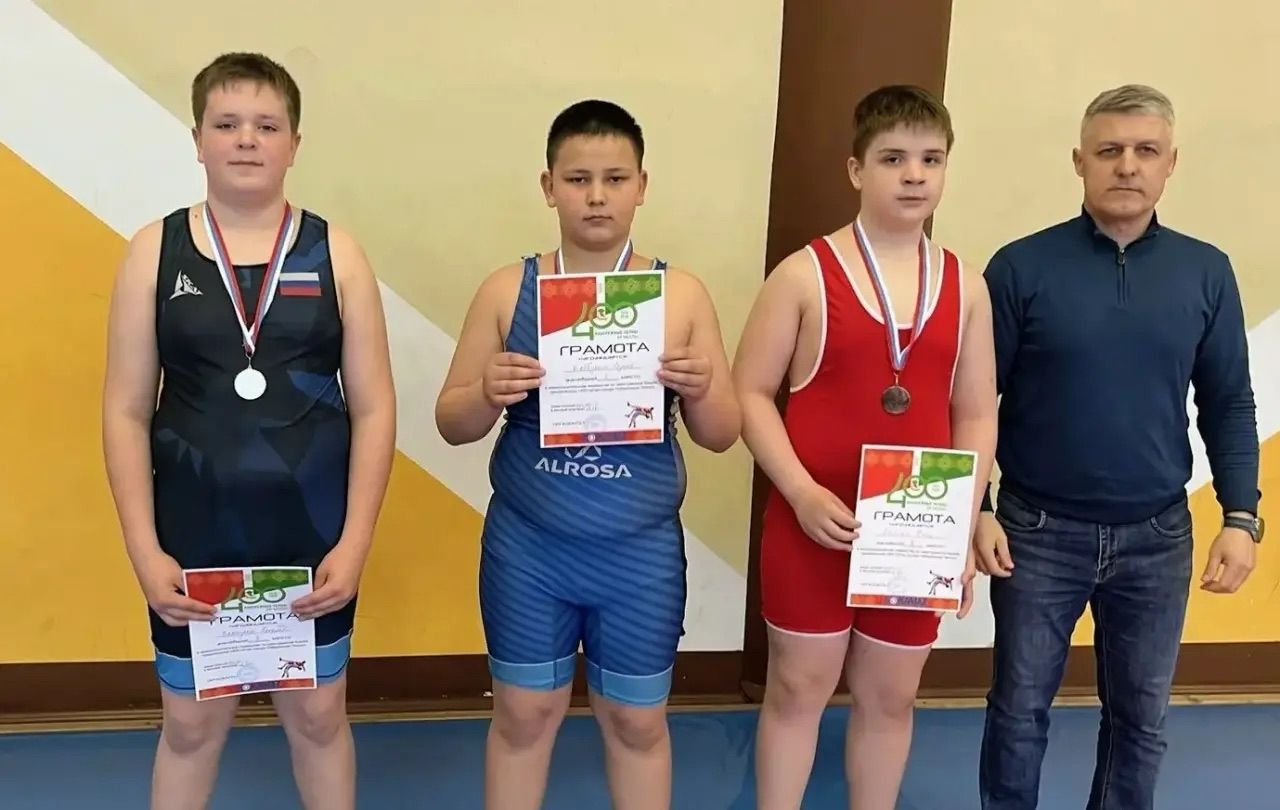 Чистопольские борцы вернулись с наградами из Набережных Челнов