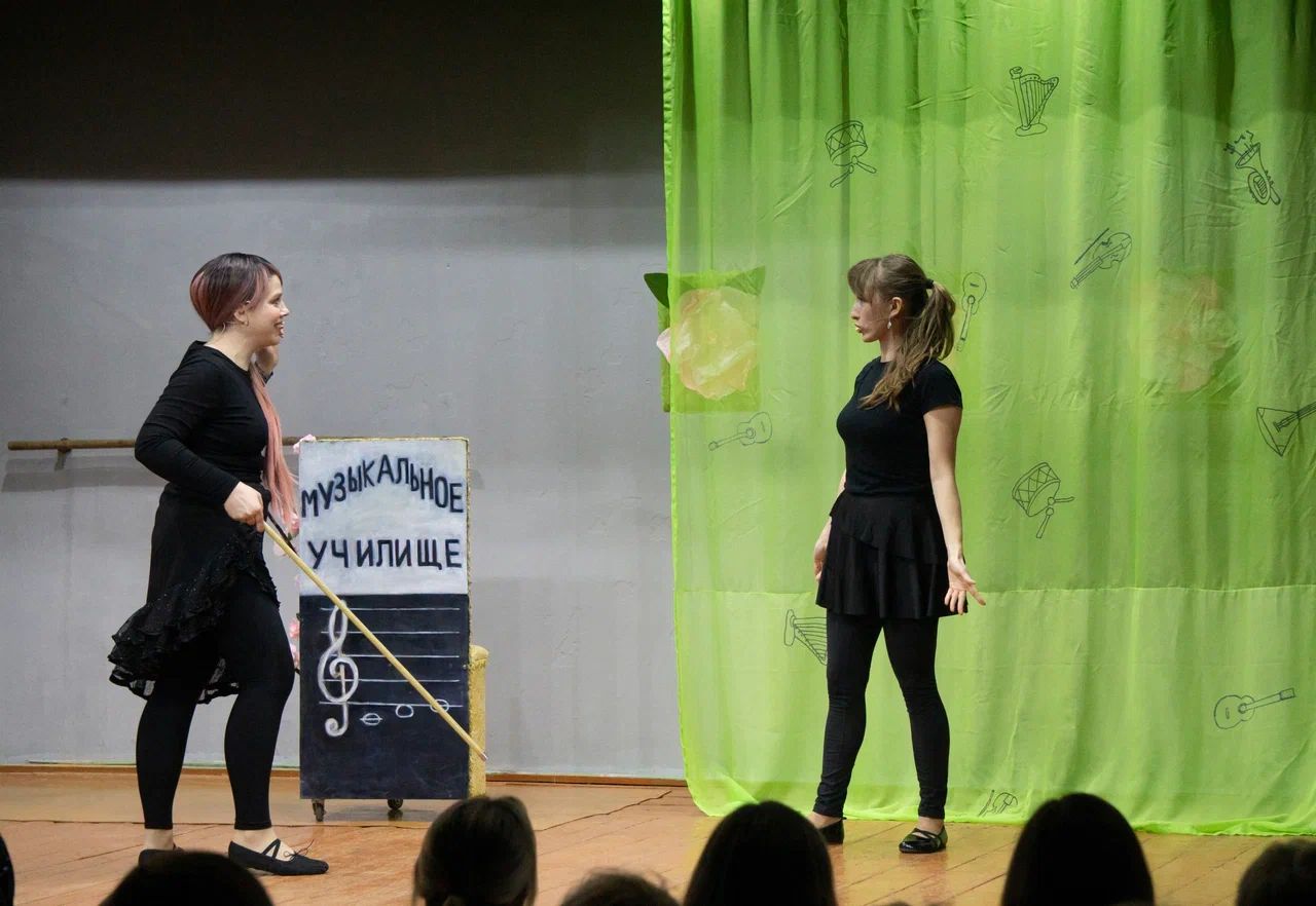 В Чистополе с успехом прошла премьера спектакля «Гори, гори, моя звезда!»