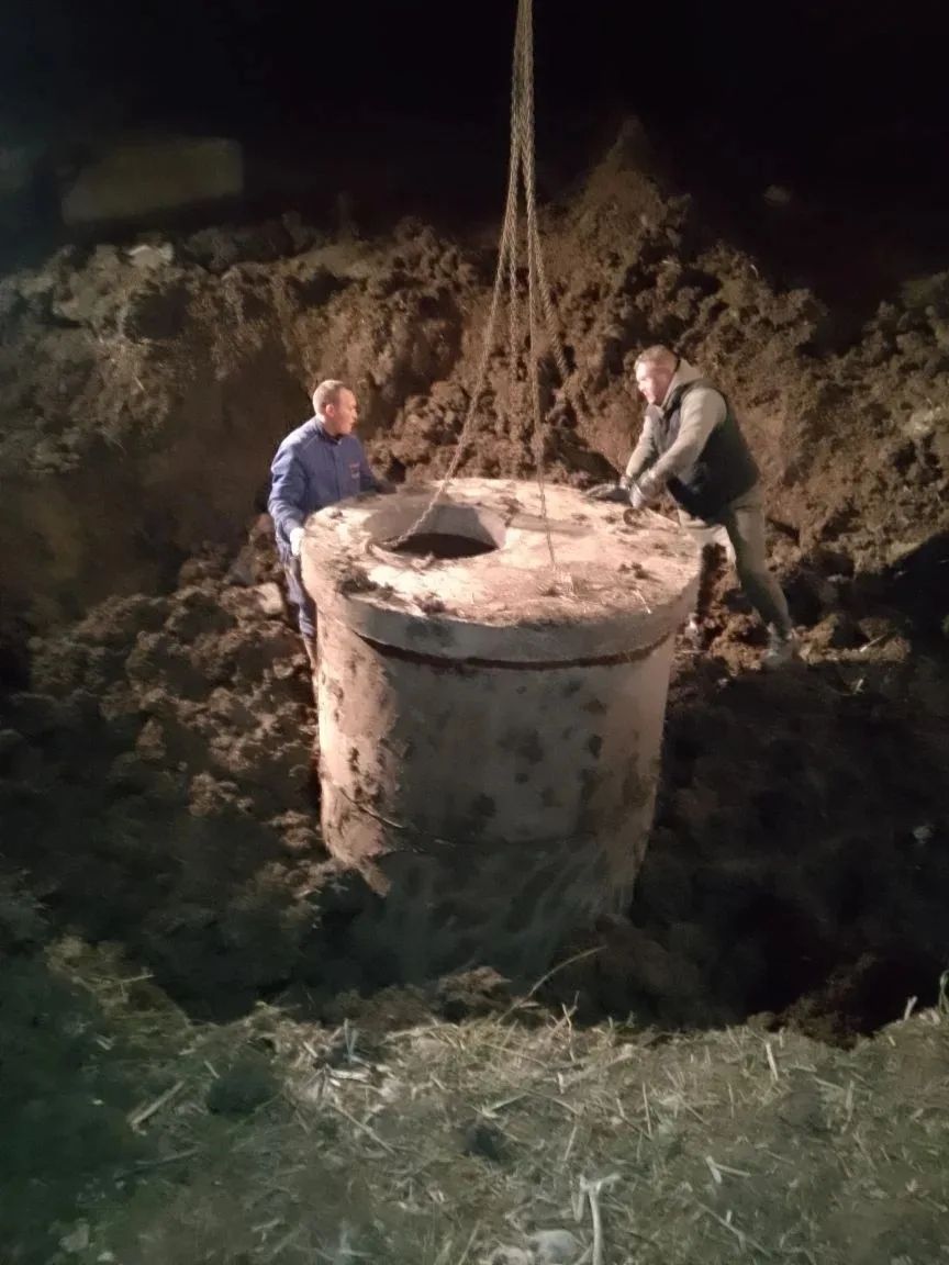 На улице Парковой в Чистополе ведутся круглосуточные работы на аварийном участке водоотведения