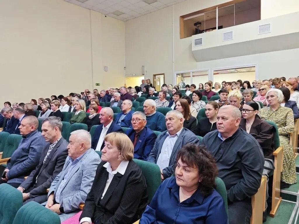 Депутат Госдумы Айдар Метшин выслушал чистопольцев и обсудил планы работы с активом района