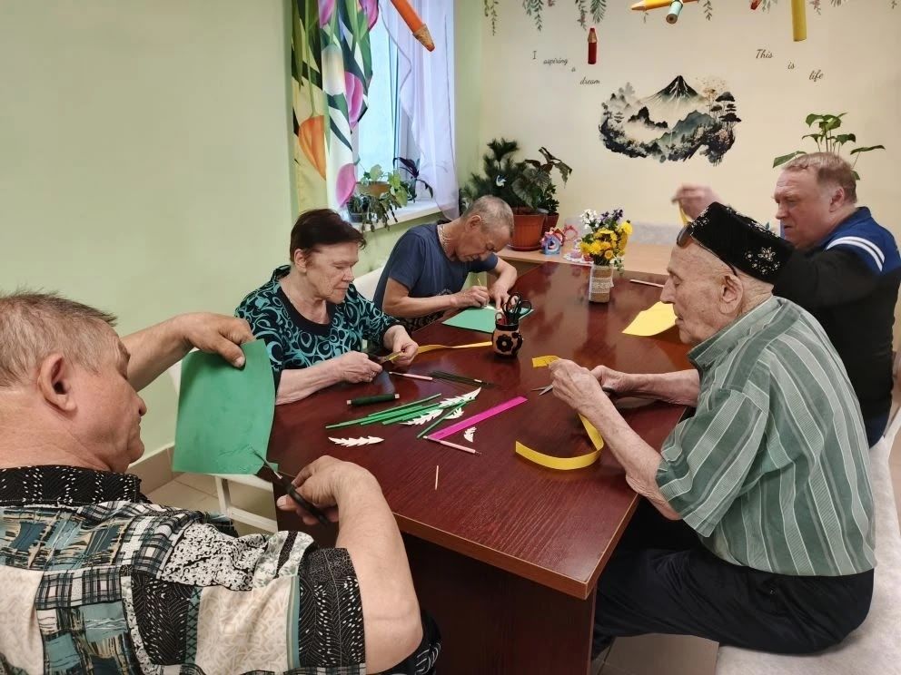 В чистопольском доме-интернате изготовили одуванчики из фоамирана