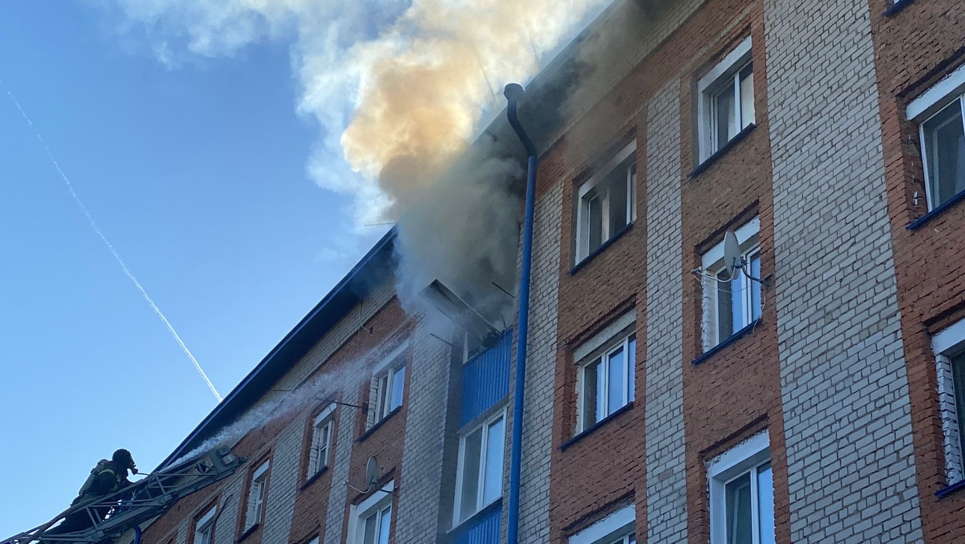 В Чистополе в многоквартирном доме произошел пожар