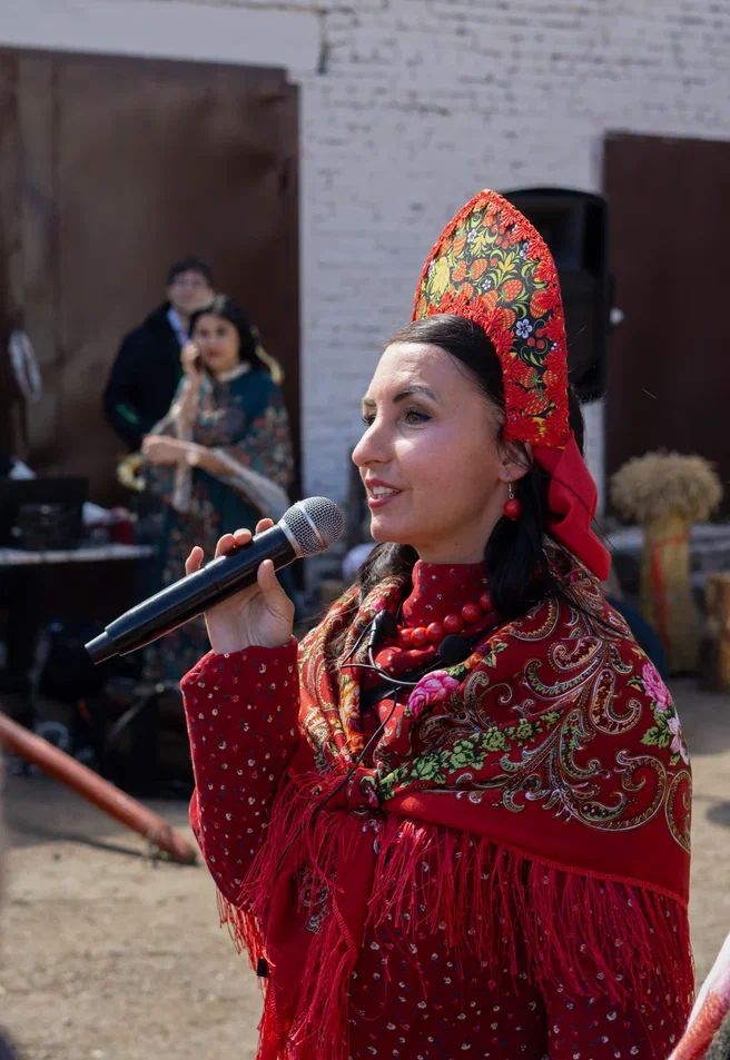 В Чистополе открылась «Купеческая усадьба»: верблюд, свечи и печь с блинами