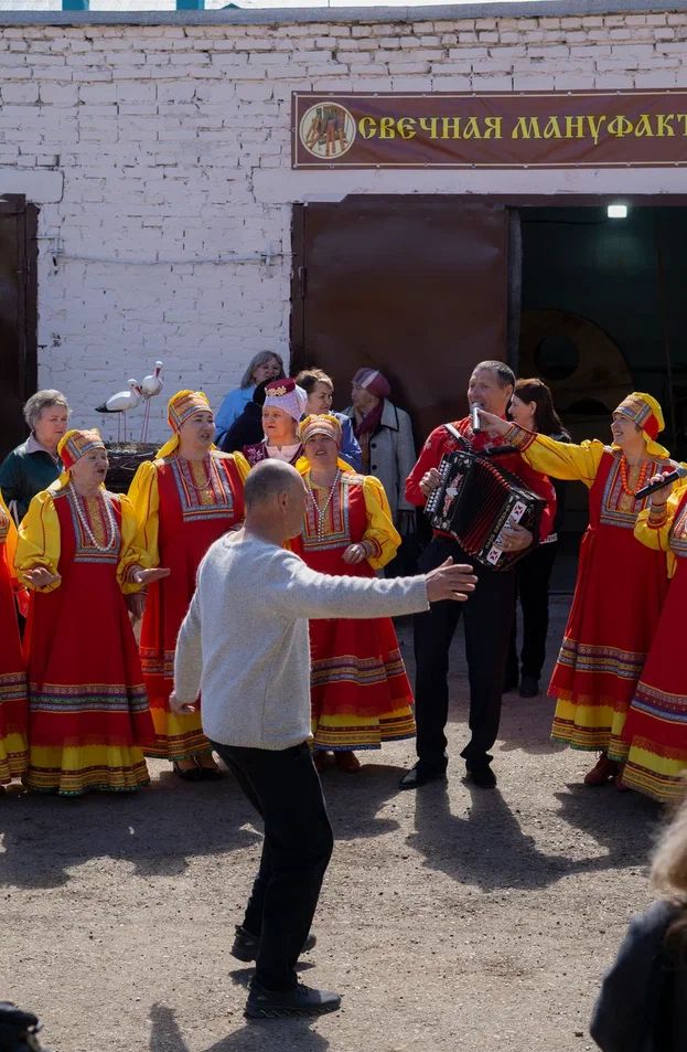 В Чистополе открылась «Купеческая усадьба»: верблюд, свечи и печь с блинами
