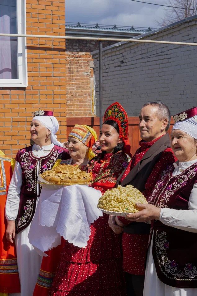 В Чистополе открылась «Купеческая усадьба»: верблюд, свечи и печь с блинами