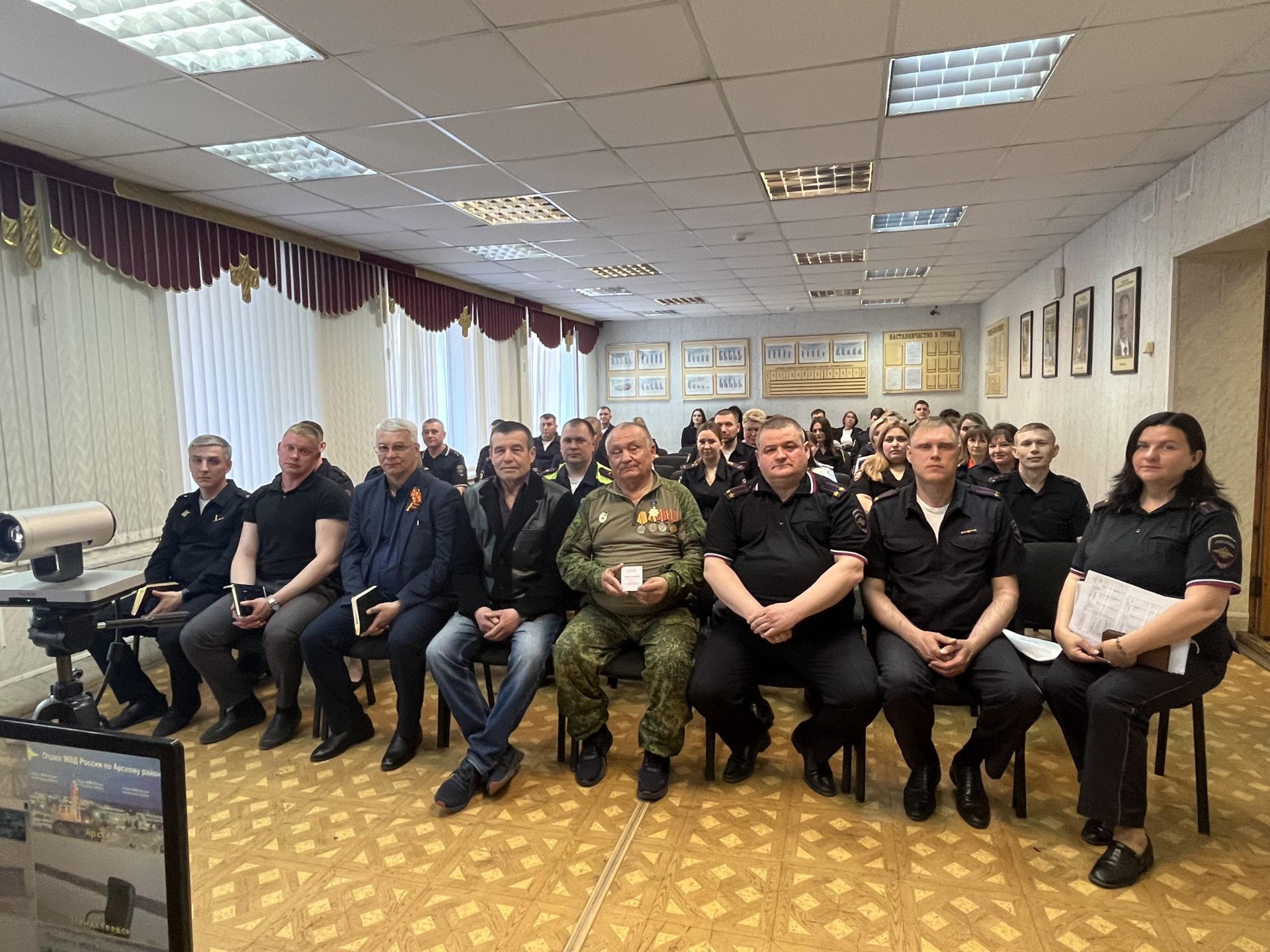 Чистопольские полицейские встретились с ветераном службы и участником СВО Сергеем Ивановым