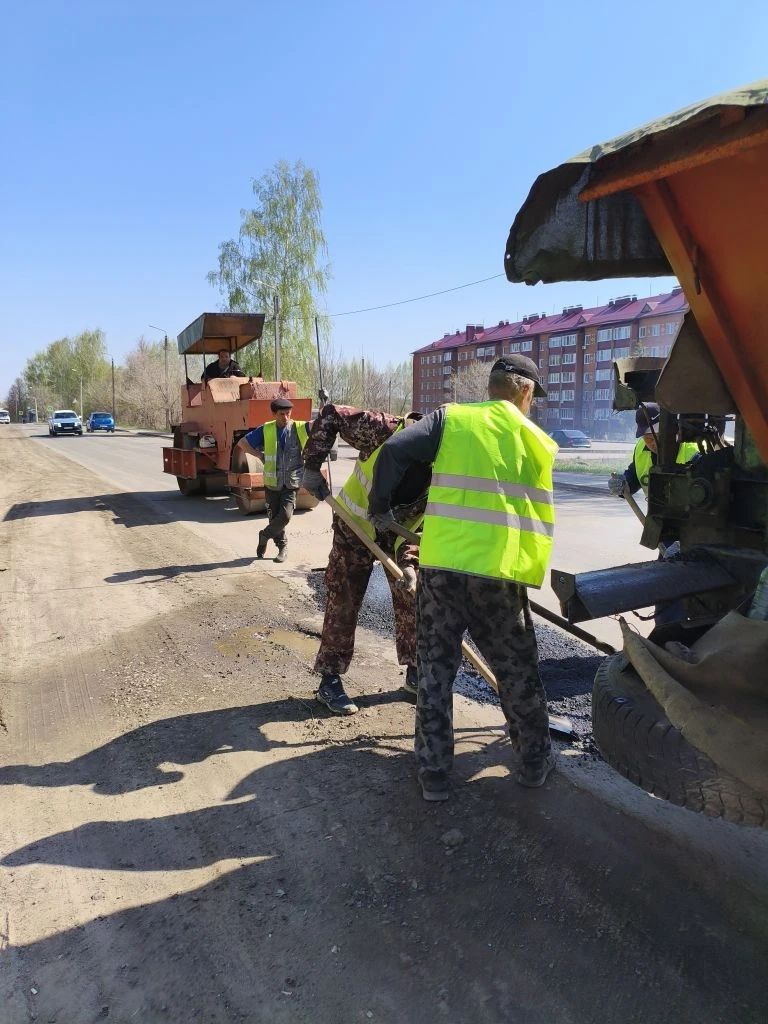 На дорогах Чистополя началась укладка нового асфальта