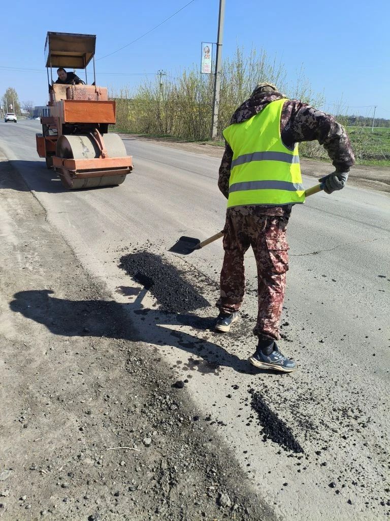 На дорогах Чистополя началась укладка нового асфальта
