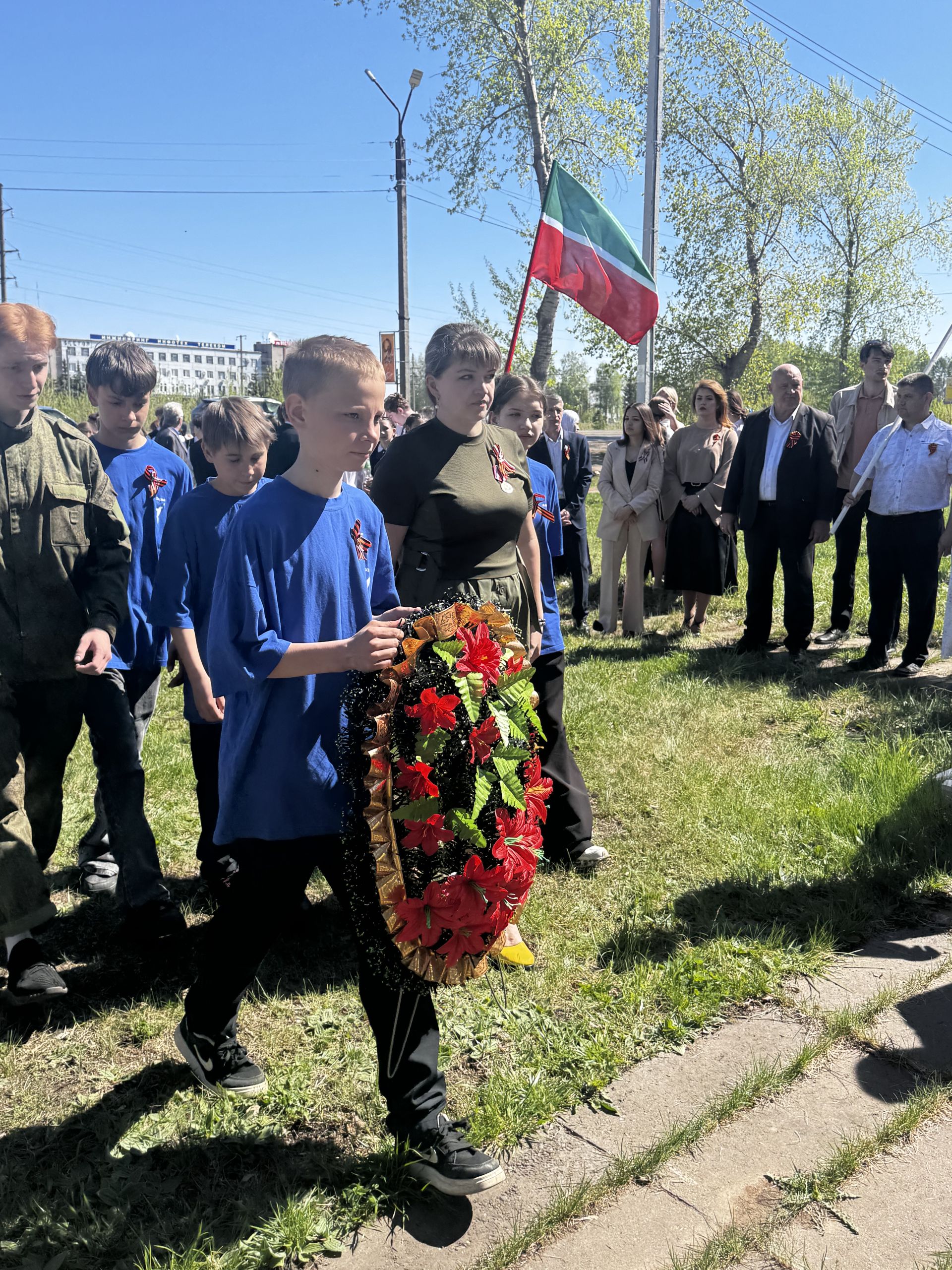 В Чистополе у мемориала в микрорайоне Автовокзал прошёл торжественный митинг в честь 81-й годовщины Победы