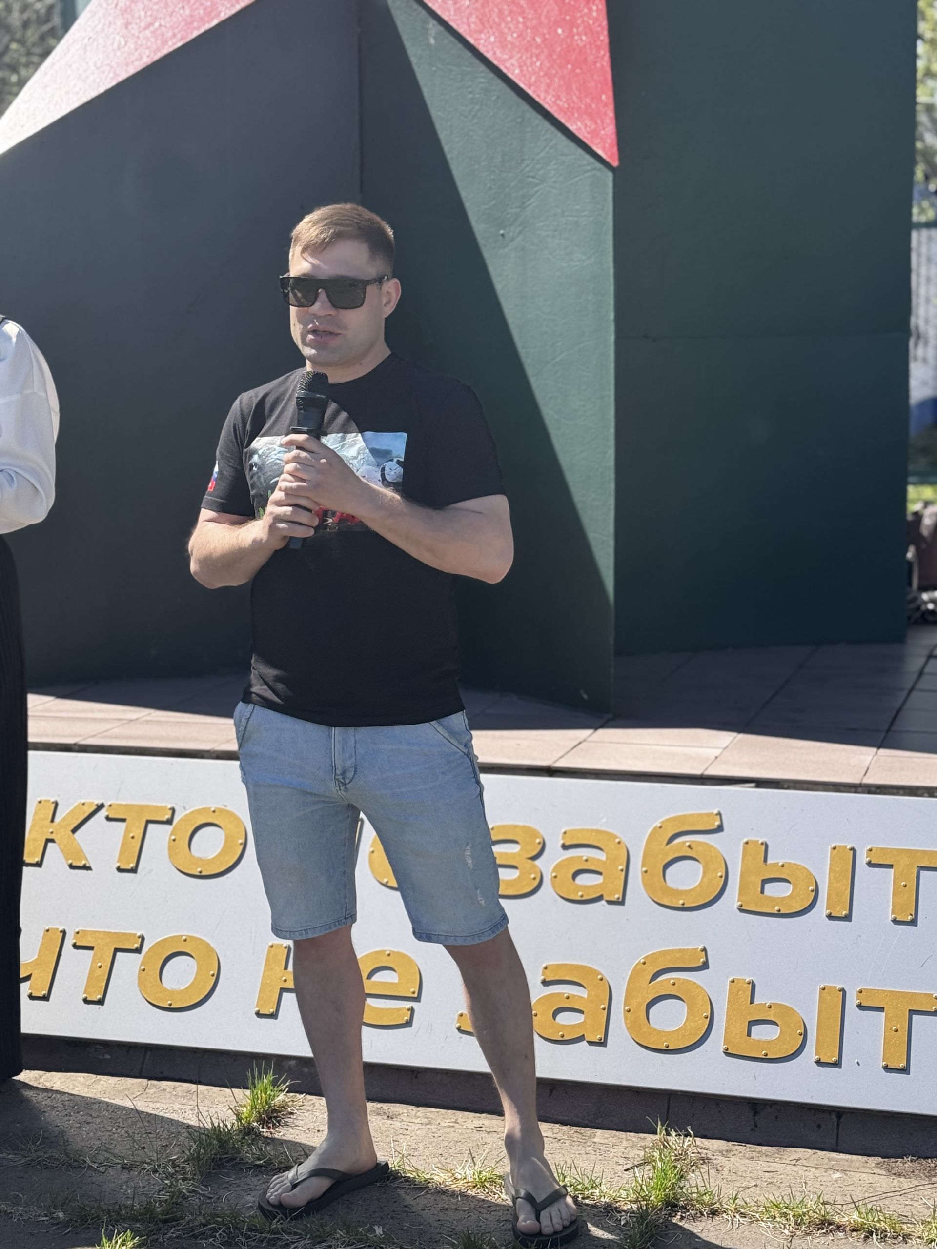 В Чистополе у мемориала в микрорайоне Автовокзал прошёл торжественный митинг в честь 81-й годовщины Победы