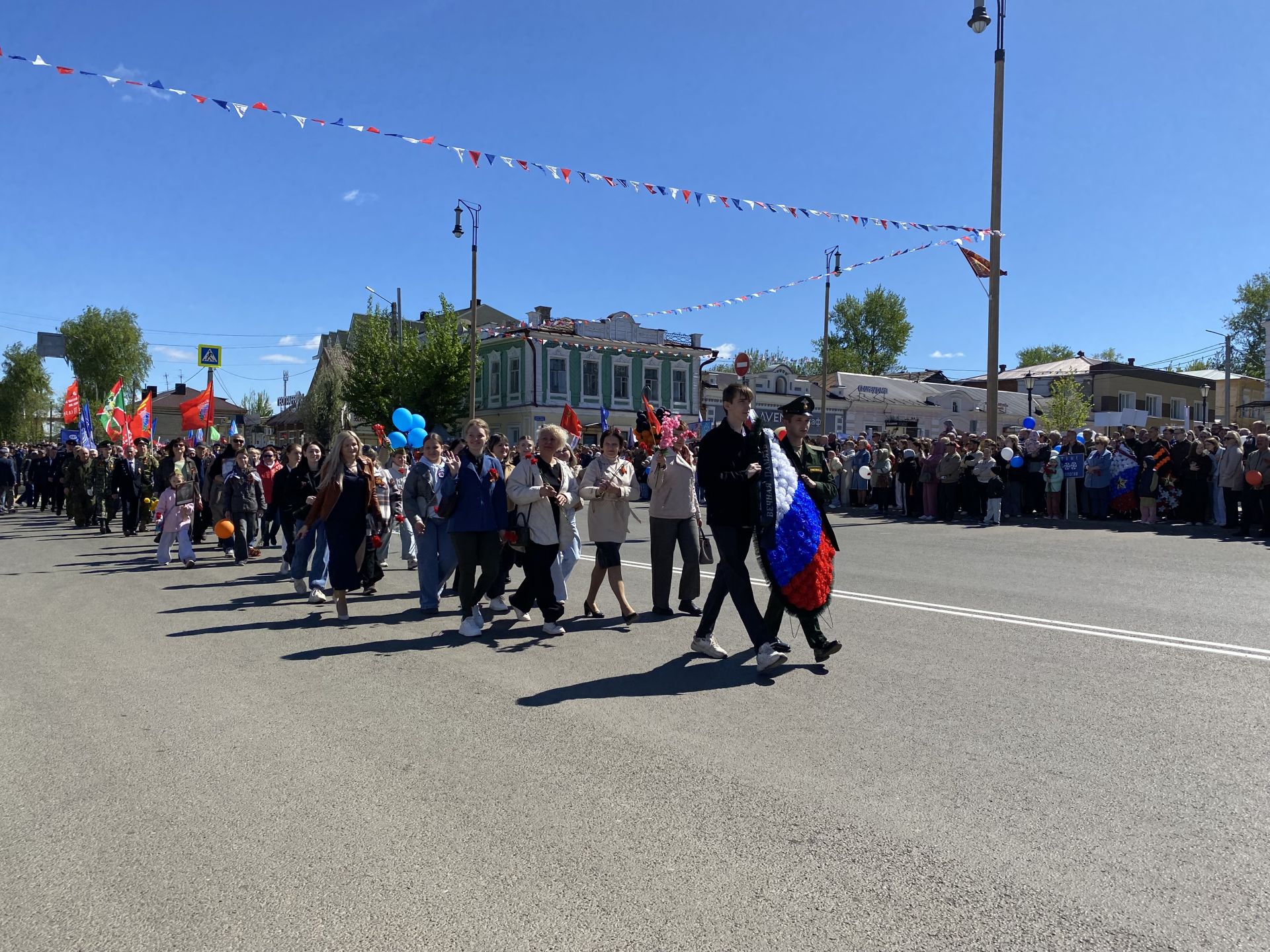 Праздничный парад, вручение наград, тематические площадки: в Чистополе отмечают День Победы