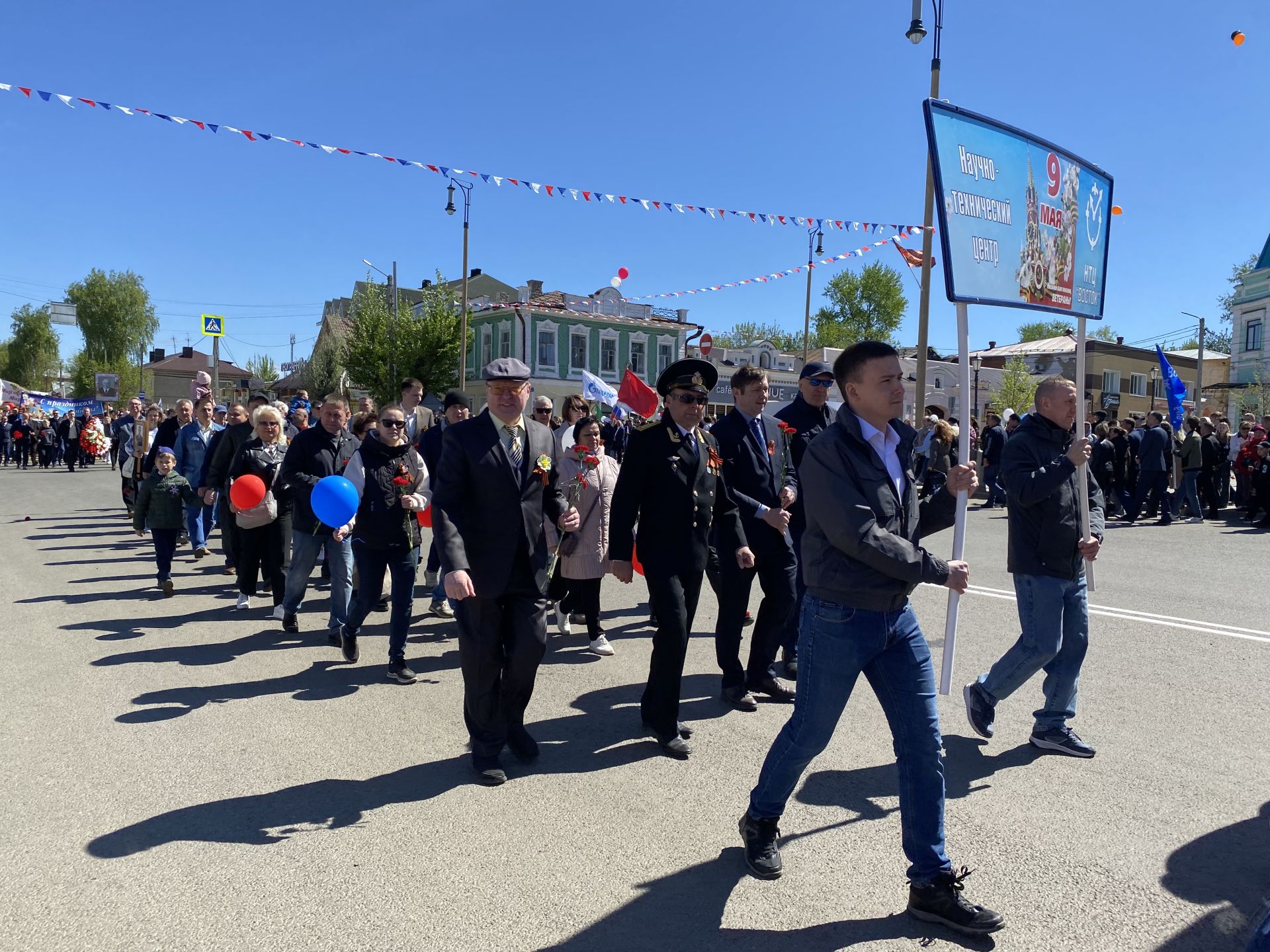 Праздничный парад, вручение наград, тематические площадки: в Чистополе отмечают День Победы