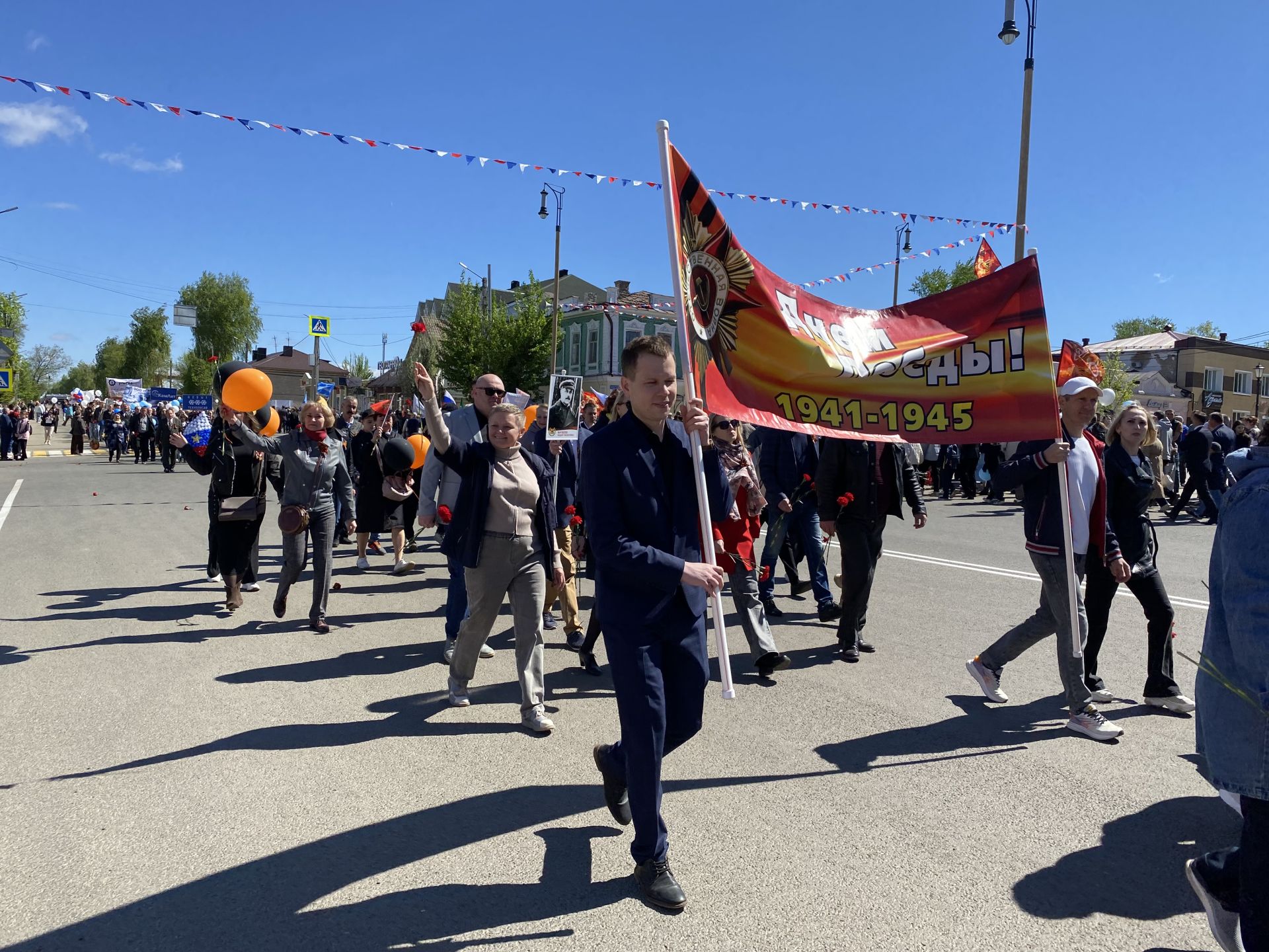Праздничный парад, вручение наград, тематические площадки: в Чистополе отмечают День Победы