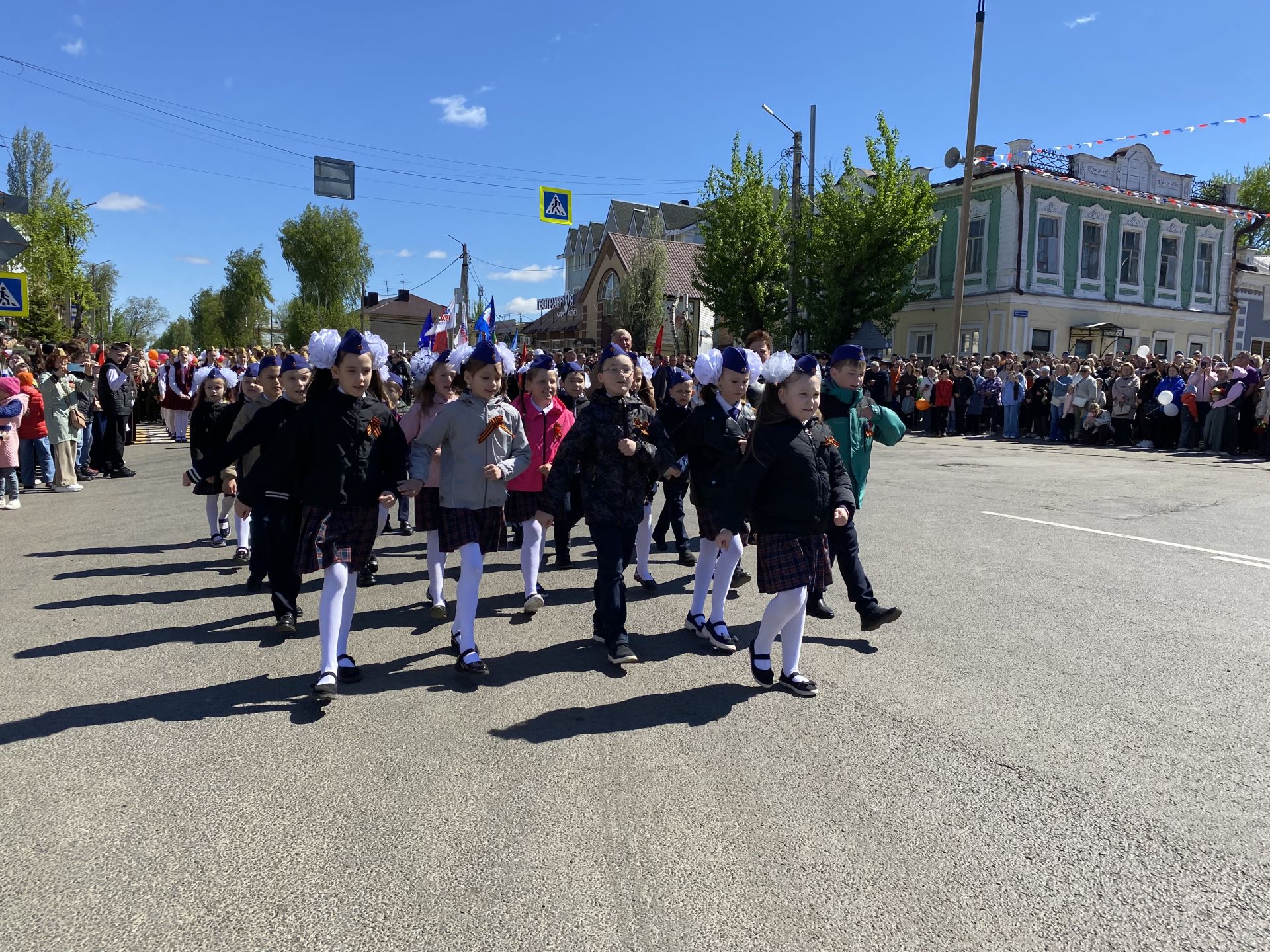 Праздничный парад, вручение наград, тематические площадки: в Чистополе отмечают День Победы