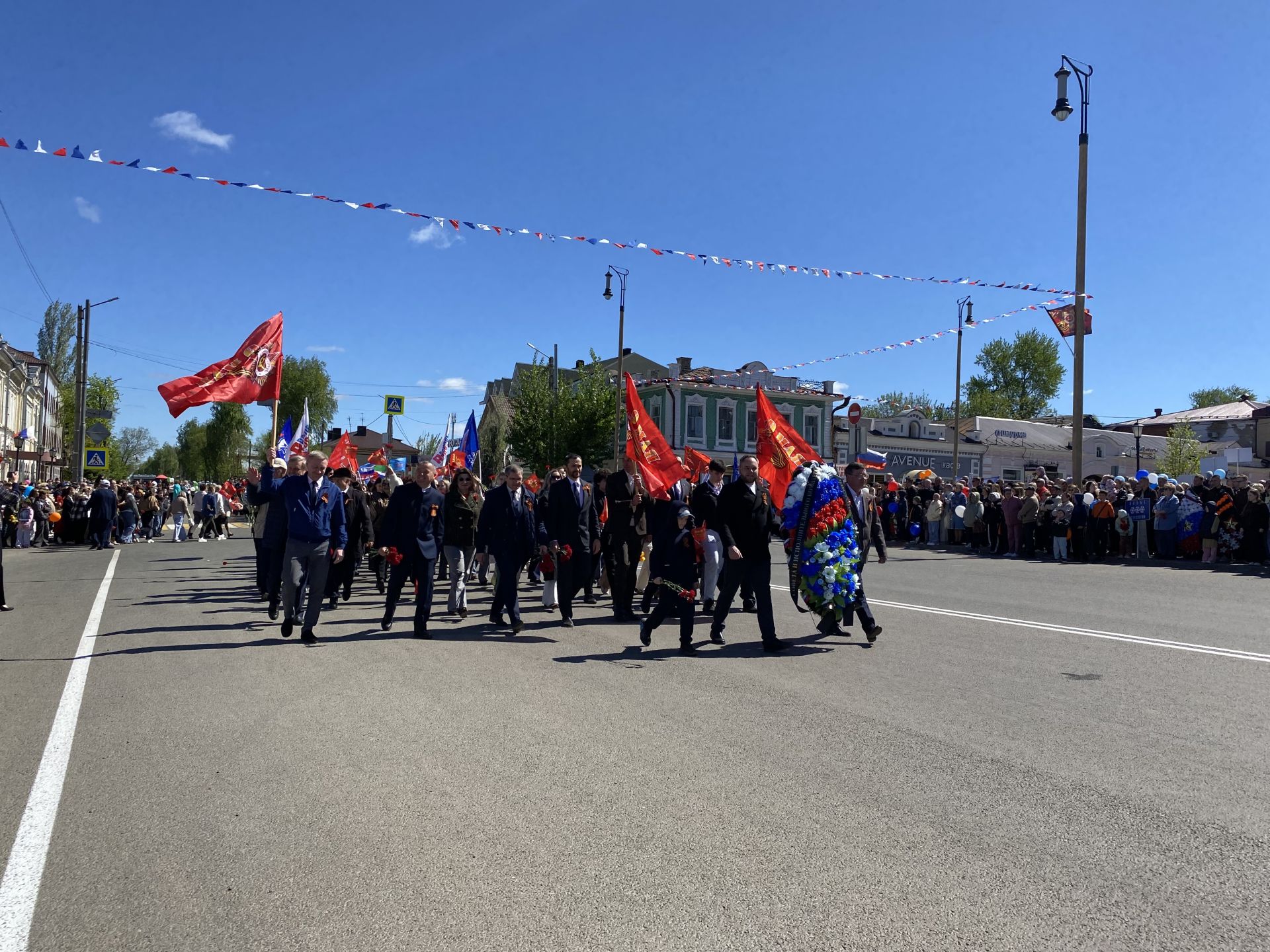 Праздничный парад, вручение наград, тематические площадки: в Чистополе отмечают День Победы