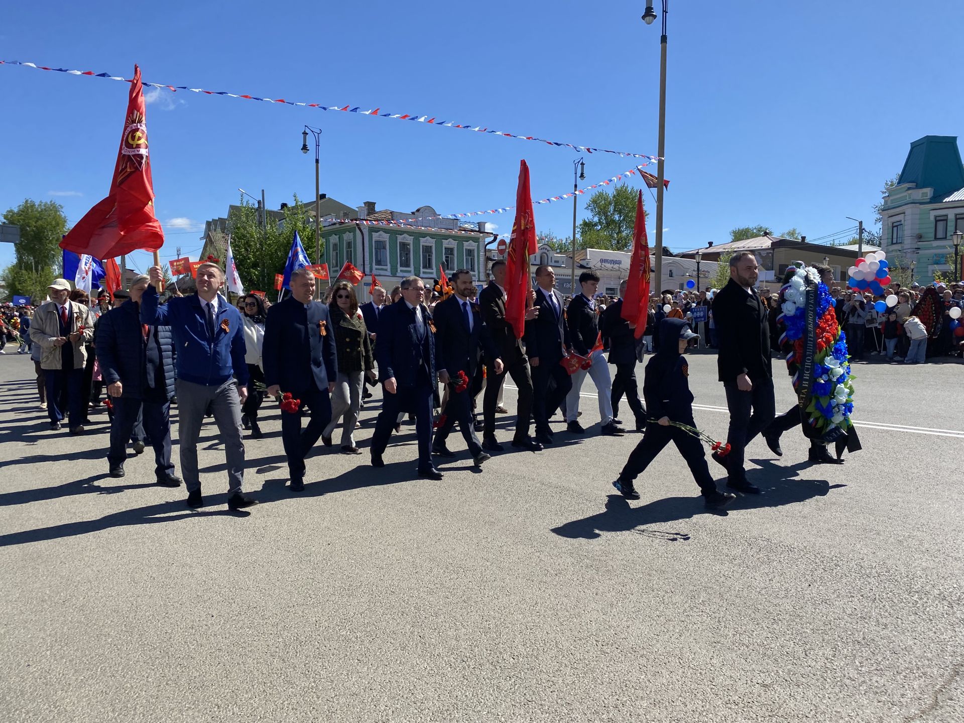 Праздничный парад, вручение наград, тематические площадки: в Чистополе отмечают День Победы