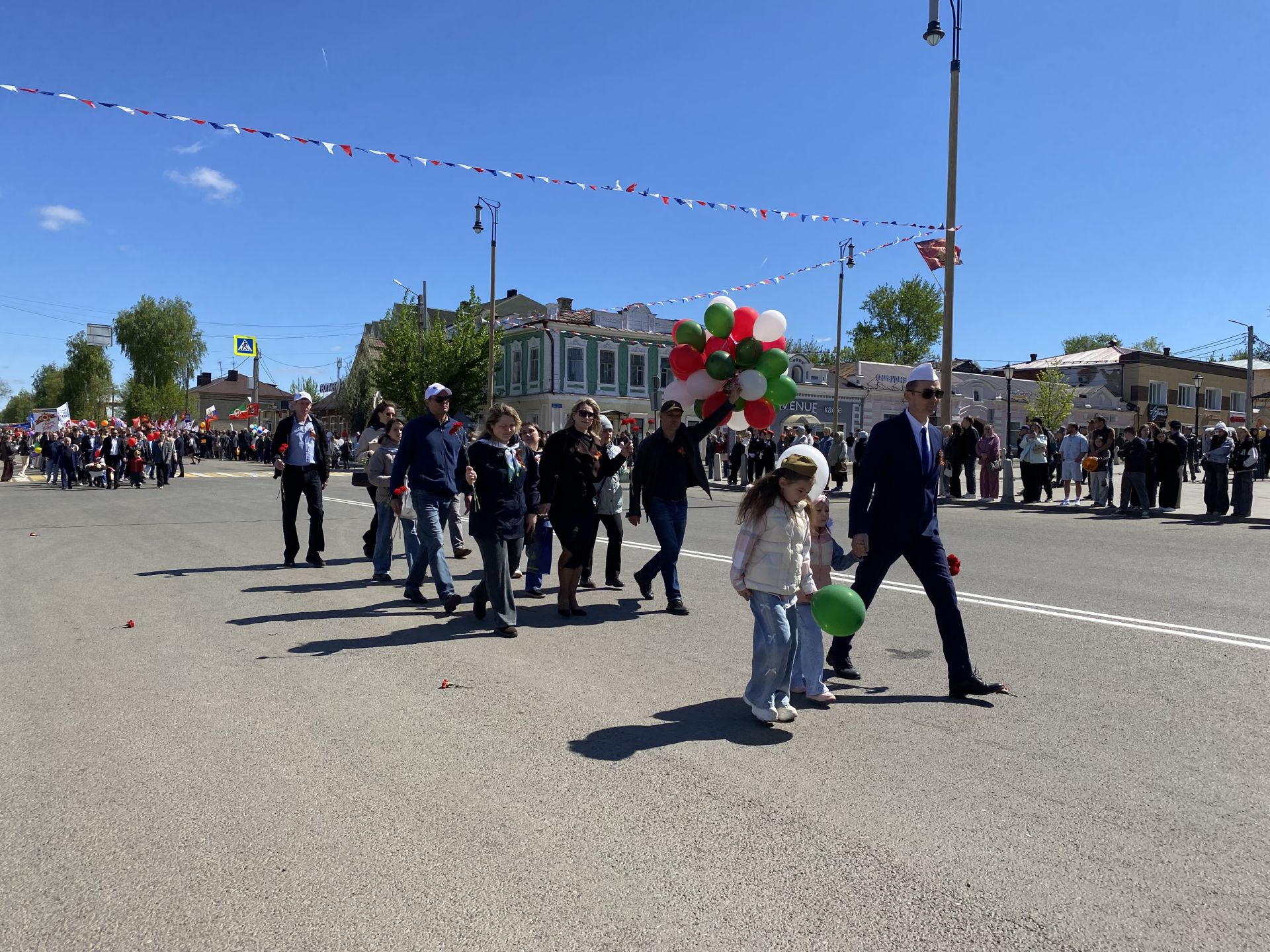 Праздничный парад, вручение наград, тематические площадки: в Чистополе отмечают День Победы
